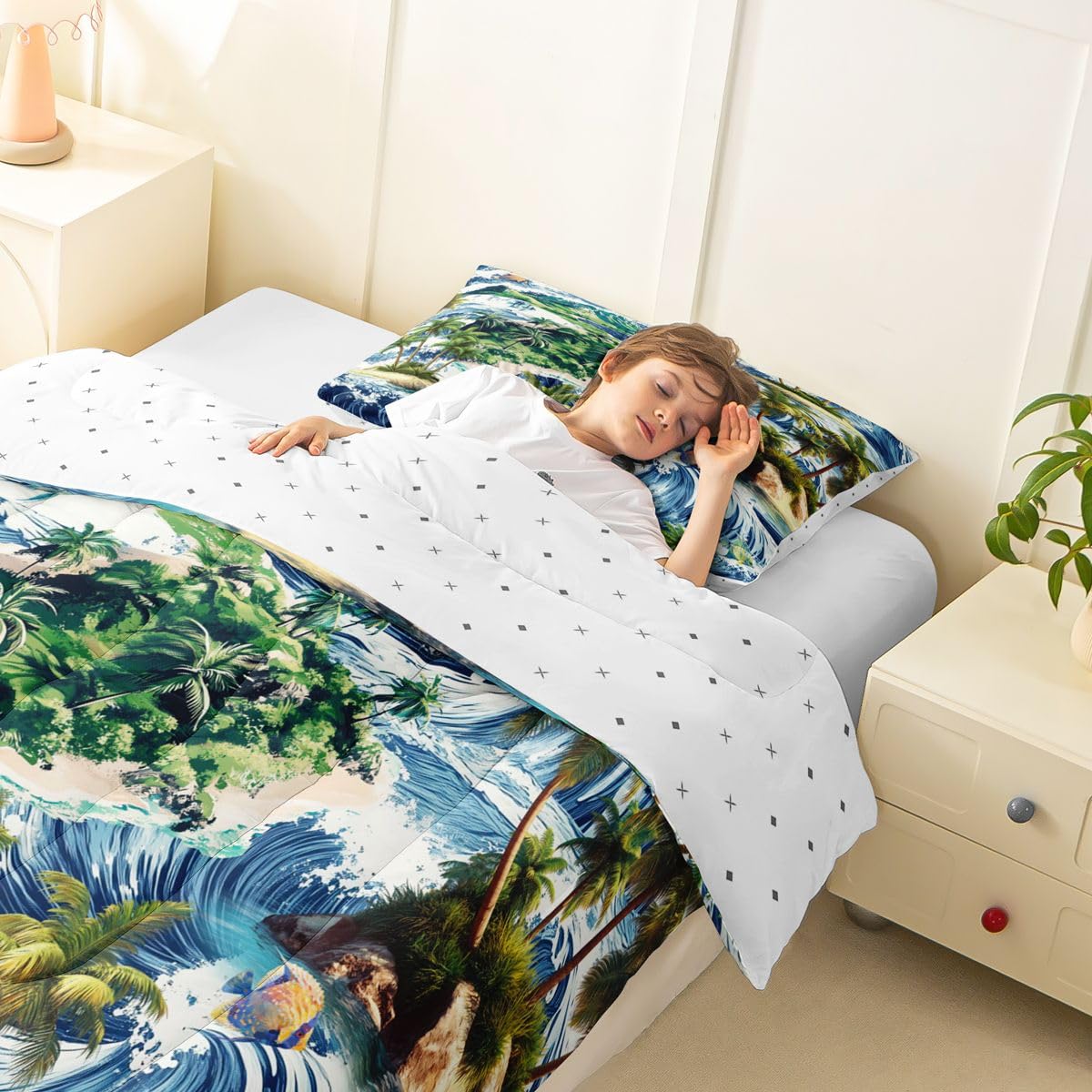 Coconut Tree Comforter Set Queen Size,Tropical Plant Seawave Bed in a Bag 3Pcs for Kids Teens Woman Room Decor,Hawaii Ocean Beach Theme Quilted Duvet,Blue and Green Down Comforter,2 Pillowcases