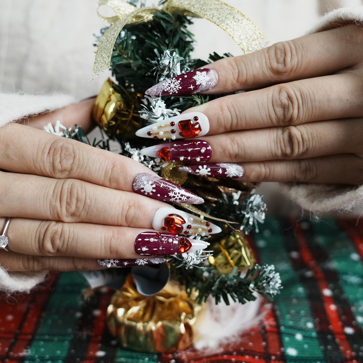 Tesytto Red Press on Nails Long Stiletto 3D Heart Design with Gems & White Stripe Snowflake Handmade Fake Nails Glossy Acrylic Full Cover Stick On Nails for Women Girls (Snow Falls,M)