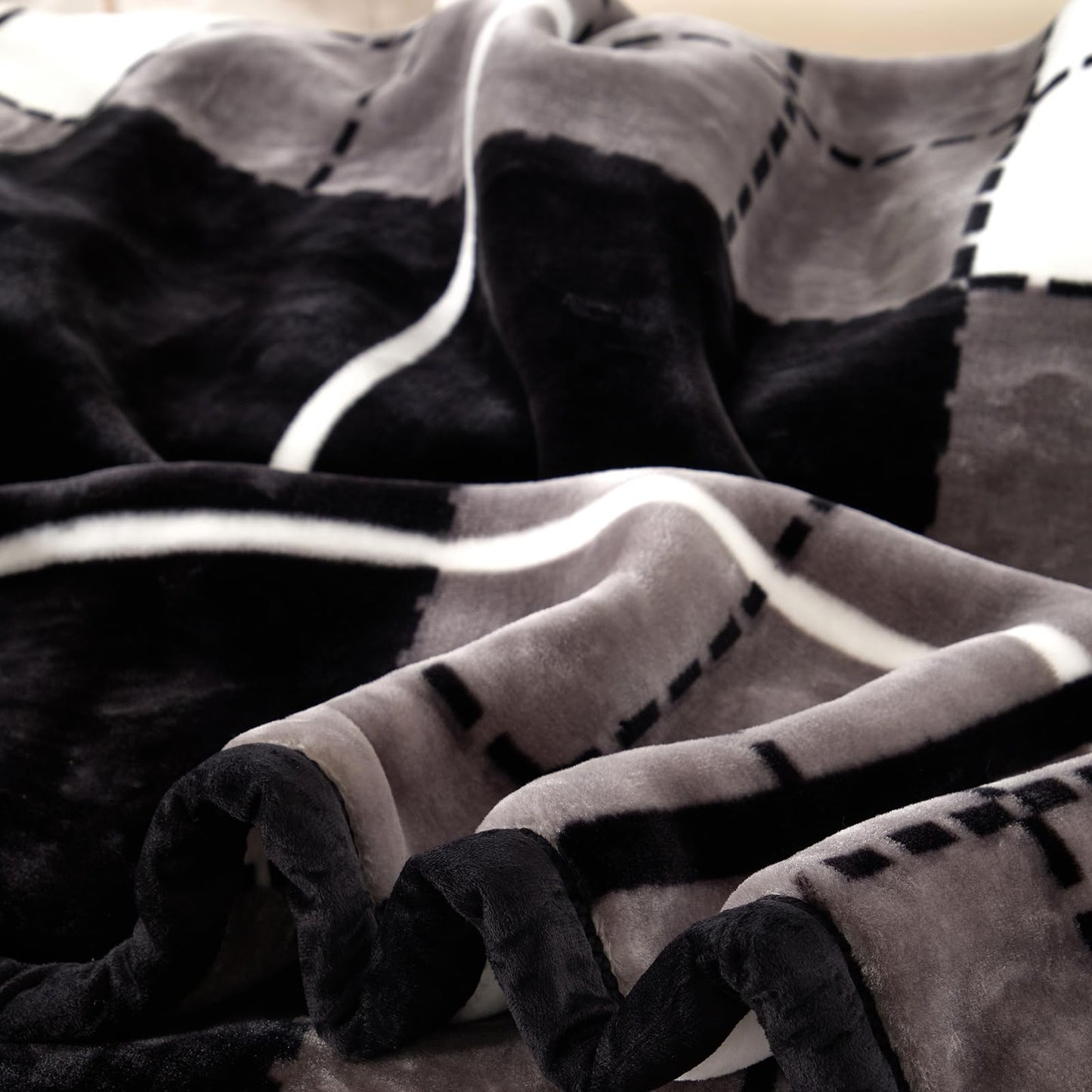 Thick Winter Fleece Blanket 79 x 91 inch Korean Mink Blanket for Full/Queen Size Bed,Silky Soft and Warm,2 Ply Reversible Raschel Bed Blanket,Camel,200X230cm 9Lb/4kg.