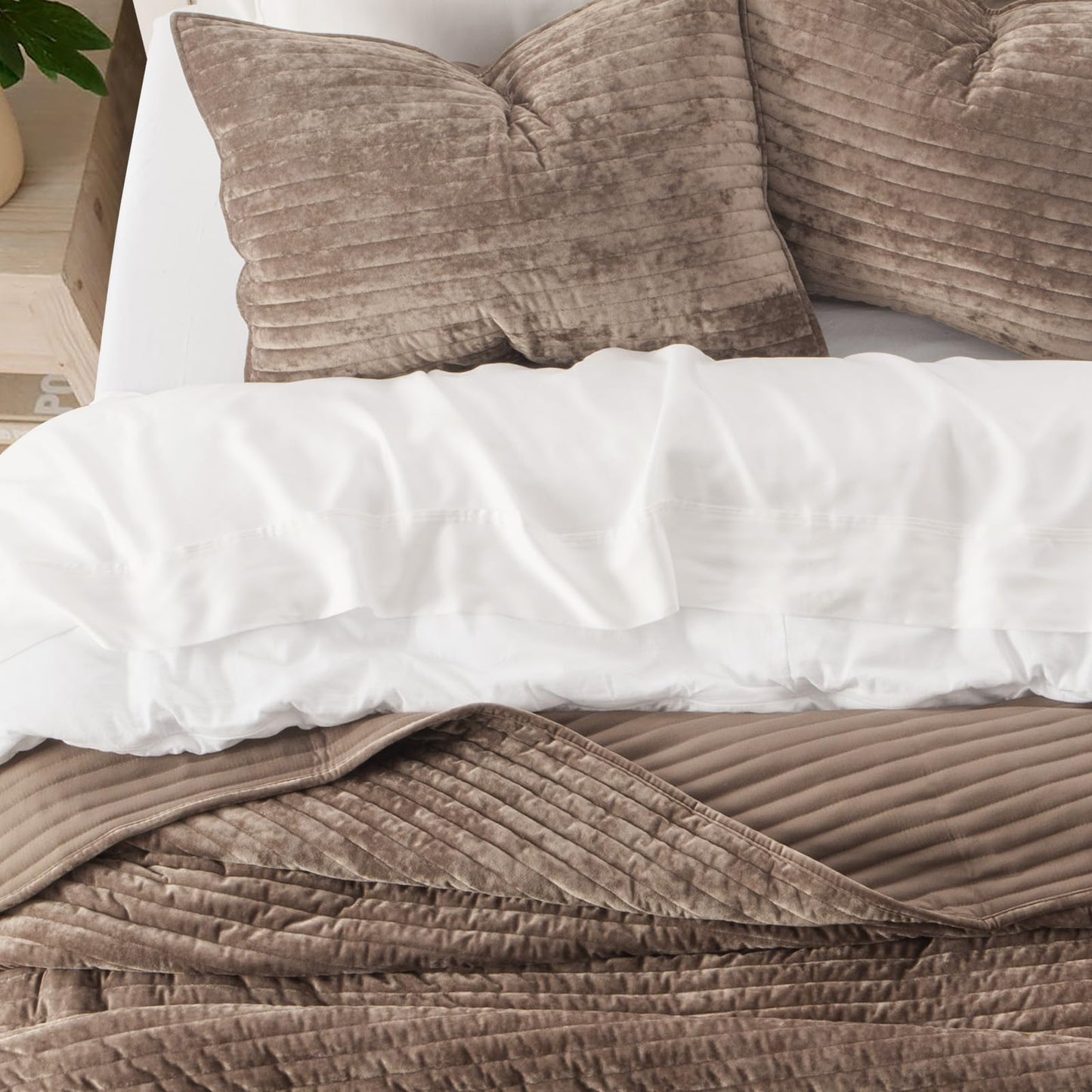 EverGrace Velvet Quilt Set King Size, Luxurious Soft Striped Channel Bedding Set, Lightweight Velvet Comforter for All Season, Oversized Bedspread Coverlet with 2 Matching Shams, Mocha Brown