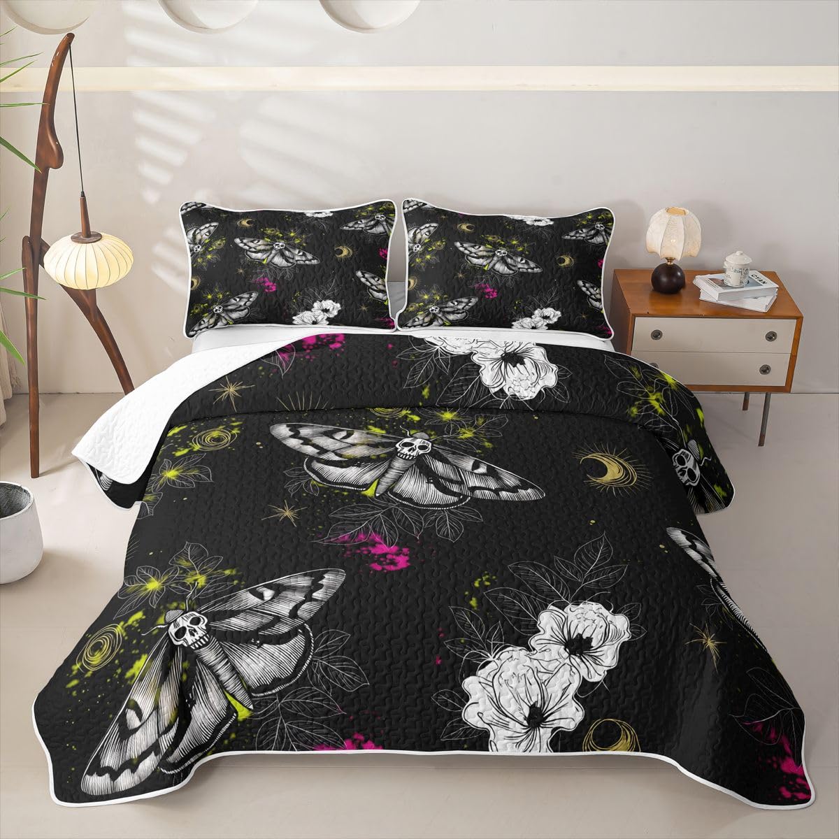 Feelyou Death Moth Quilt Bedspread for Kids Boys Girls Skull Decor Bedding Queen Size Halloween Decorations Lightweight Bed Cover Boho Moth Quilted Coverlet Set Gothic