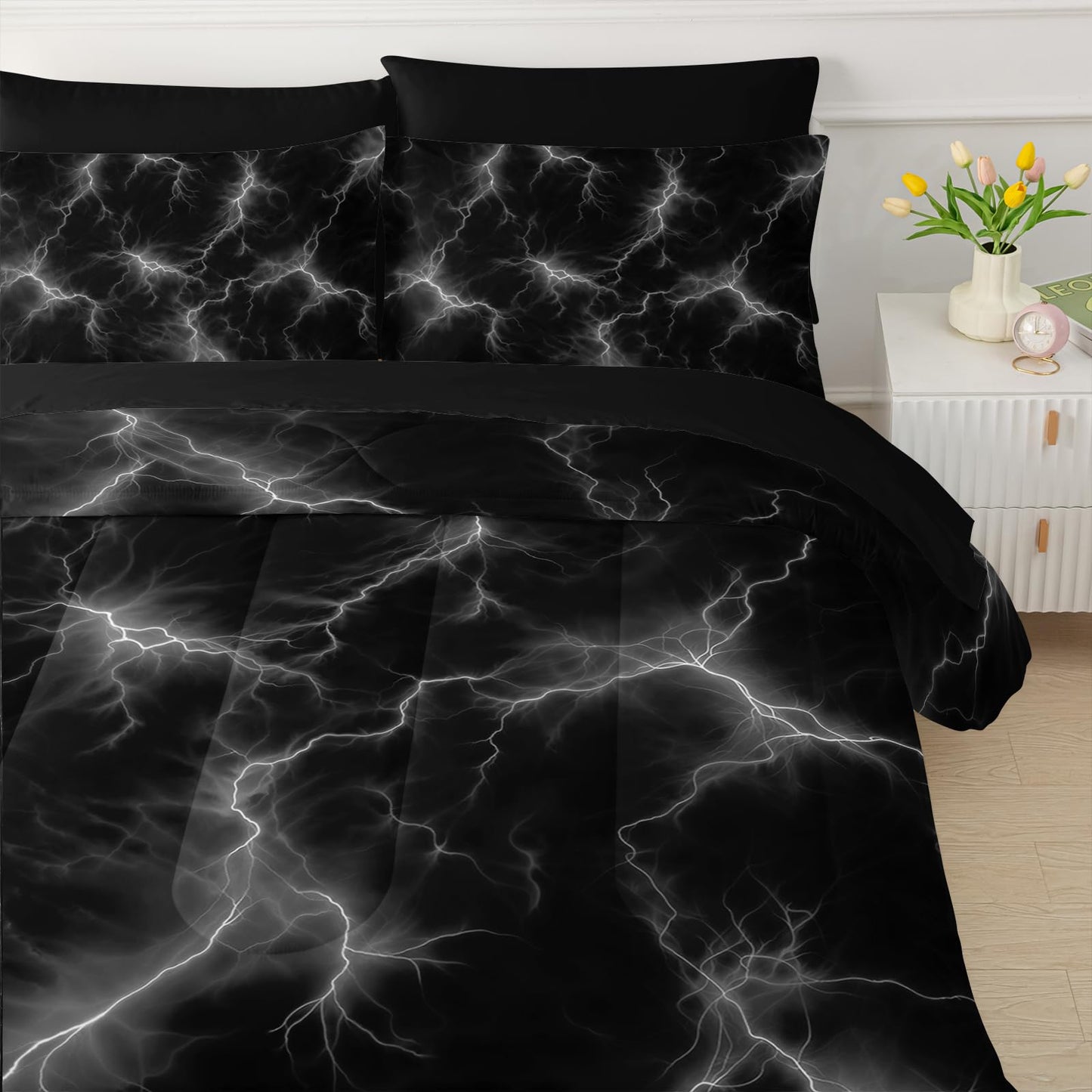 QOOMO White Lightning 7 Pieces Comforter Set Queen Size,Lightning Bedding Set for Kids-Include 1 Comforter,1 Fitted Sheet,1 Flat Sheet,2 Printing Pillowcases and 2 Black Pillowcases