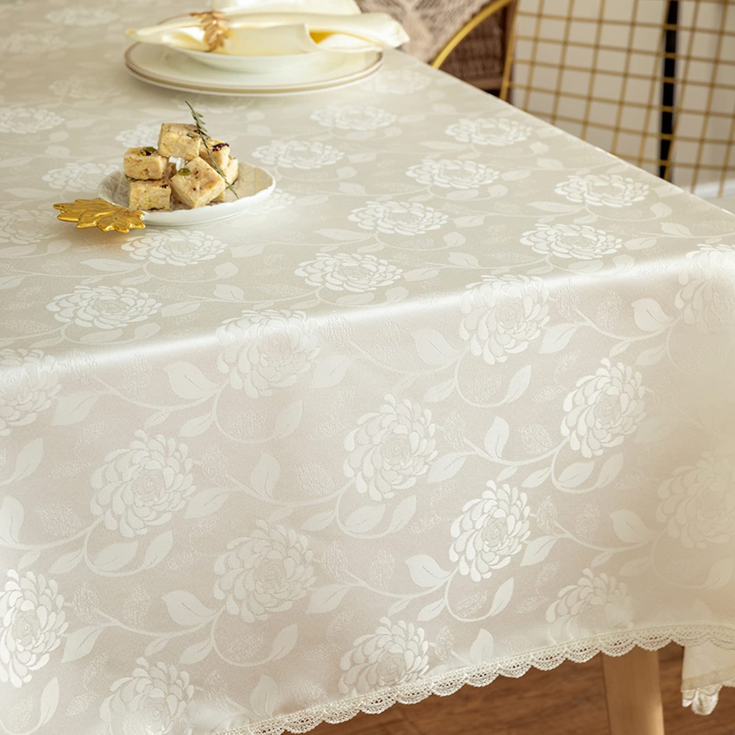 GLORY SEASON Textured Tablecloth Waterproof Spillproof Lace Trim Rectangle Damask Fabric Table Cloth for Wedding Kitchen Dinning Tabletop Decoration,Oblong Table Cover 55 x 86 Inch, Ivory White