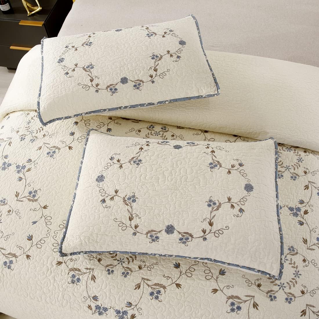 vctops 3-Piece 100% Cotton Bedspread Coverlet Set Twin Size Elegant Floral Embroidered Reversible Patchwork 1 Quilt and 2 Pillow Shams (Flower B,Twin)