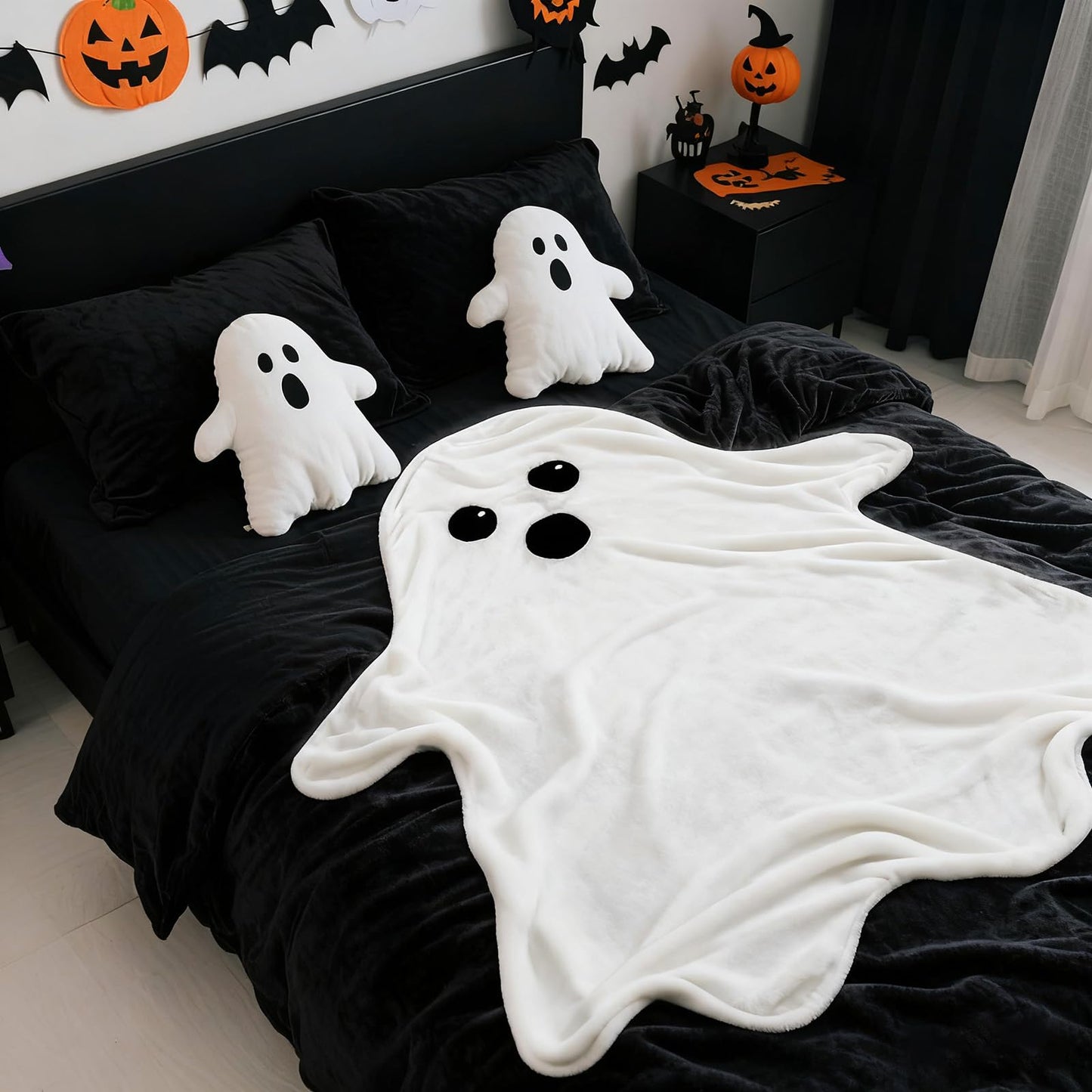 JarThenaAMCS Halloween Fuzzy Flannel Blanket 50 x 60 Inch Cute White Ghost Shaped Decorative Throw Blanket for Home Chair Soft Couch Bed