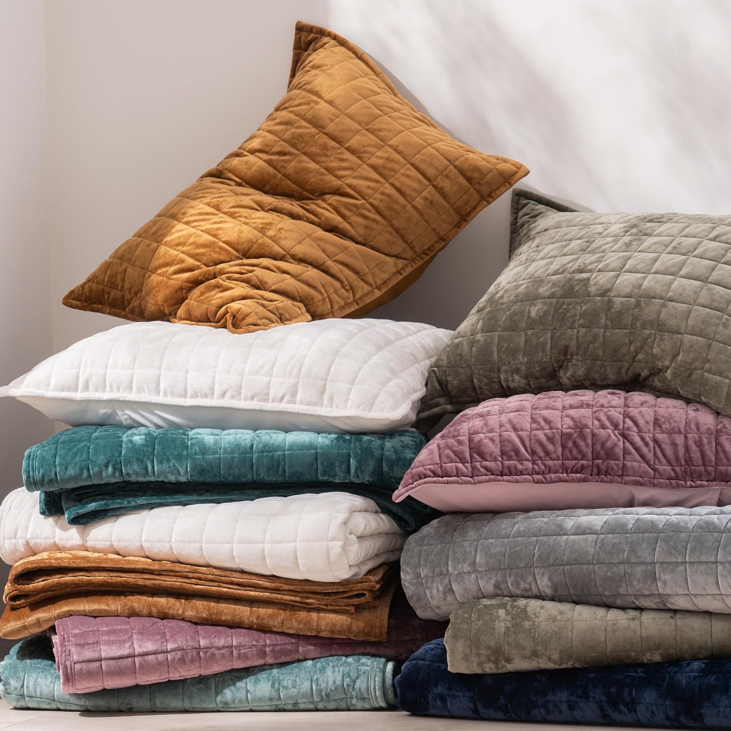 RECYCO Luxury Velvet Quilt Set King Size, Lightweight Velvet Comforter Set, Oversized Bedspread Coverlet Quilted Bedding Set, with 2 Matching Pillow Shams, for All Season, Aqua Green