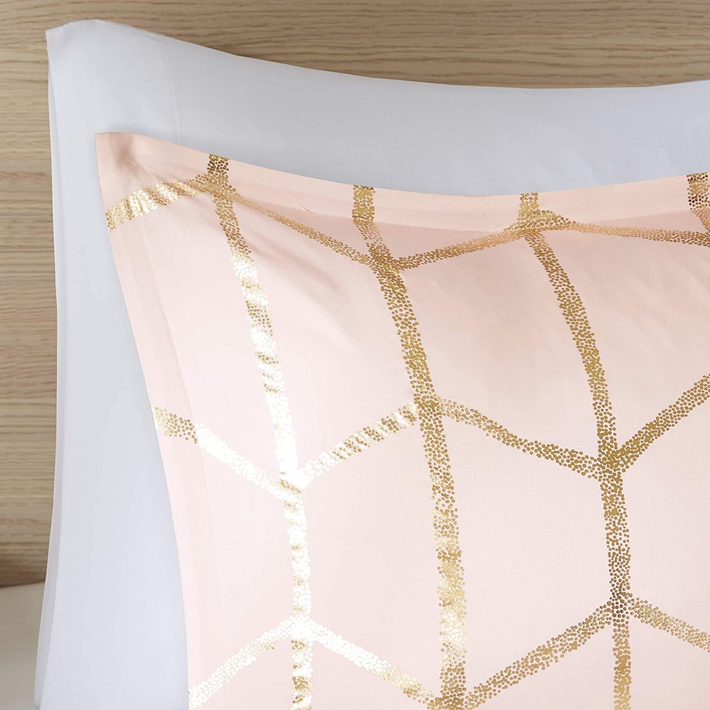 Intelligent Design Raina King/Cal King Comforter Set, Soft Microfiber, Modern Geometric Metallic Bed Set, 5 Pieces College Bedding with 2 Shams, 2 Toss Pillows Blush/Gold