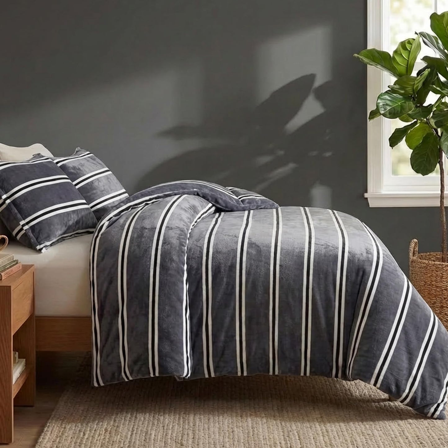Bedbay Grey Striped Bedding Comforter Set King Size Luxury Velvet Fleece Comforter Set 3 Pcs Fluffy Plush Flannel Bedding Set Cozy Reversible Fleece Soft Warm Shaggy Faux Fur Bed Set All Season