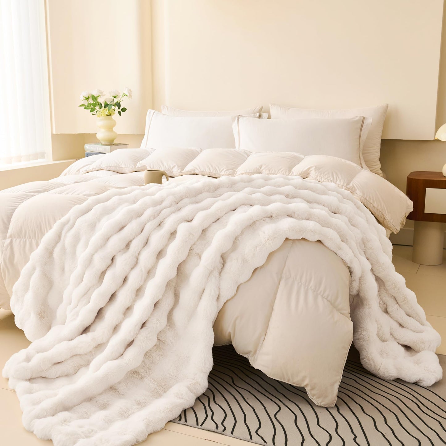 Comelady Soft Fluffy Faux Fur Throw Blanket 50"x60", Plush Thick Bubble Textured Blanket for Couch Bed, Cozy Fuzzy Luxury Room Decor & Warm Gifts for Women Men Girls, Cream White