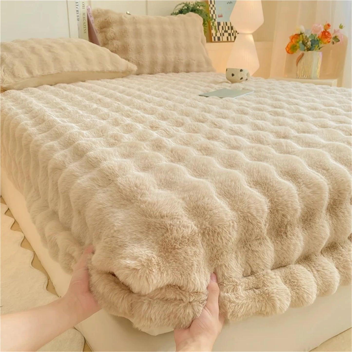 Fluffy Plush Velvet Fitted Sheet, Winter Warm Elastic Bed Sheets, Luxury Soft Fuzzy Bottom Sheet, Bedsheet Bed Sheet Mattress Protector, Various Sizes(Brass,2*Pillow Cover)