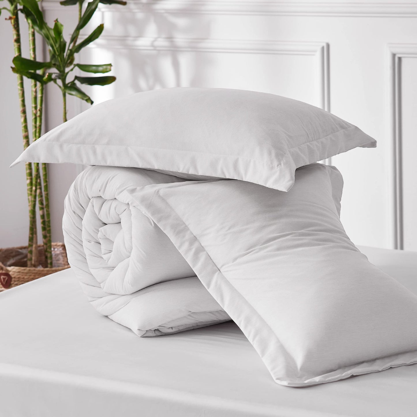 Bedsure Oversized King Comforter Set - Grayish White Soft Bedding for All Seasons, Cationic Dyed Bed Set, 3 Pieces, 1 Oversized King Size Comforter (120"x98") and 2 Pillow Shams (20"x36"+2")