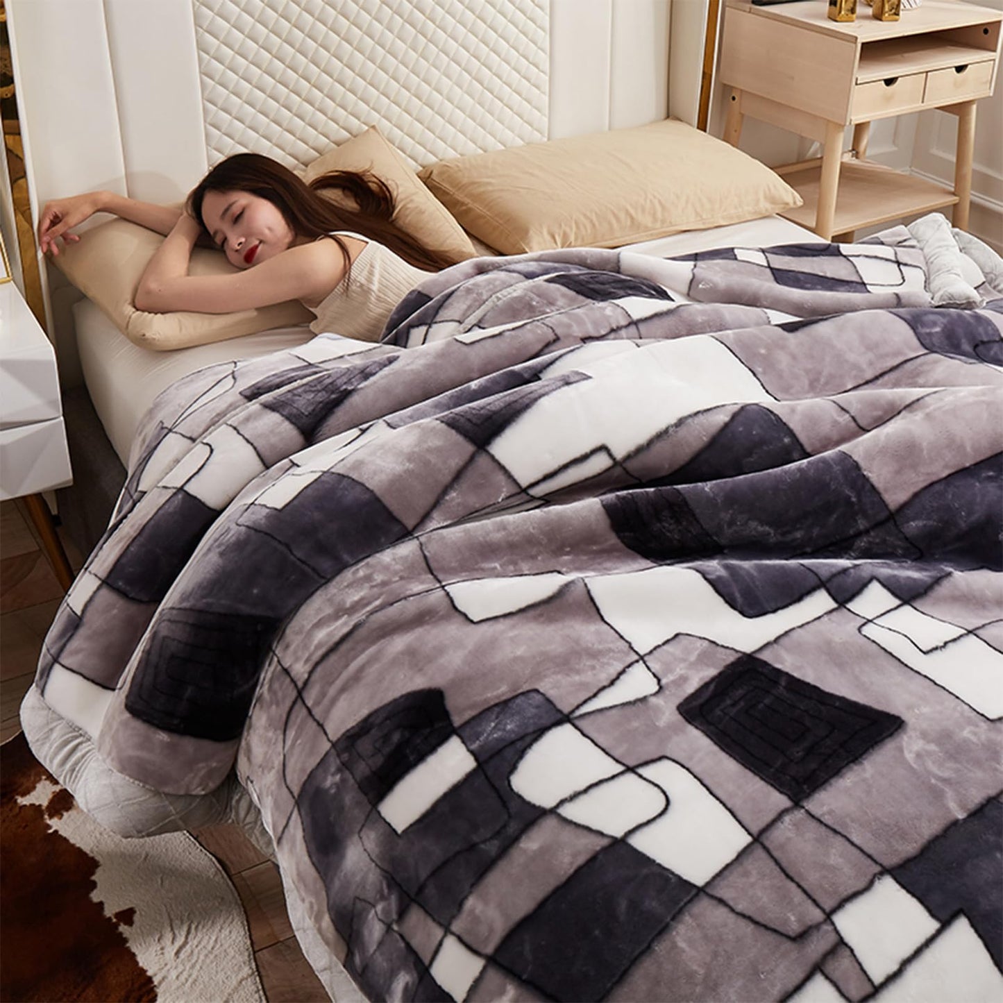 MODUSKYE Heavy Blankets, Korean Heavy Thick Blanket Plush 78x90 inch 2 Ply Bed Blankets with Geometic Pattern 7.7 LBS Queen Soft Cozy Raschel Blanket for Autumn Winter (Grey+White)