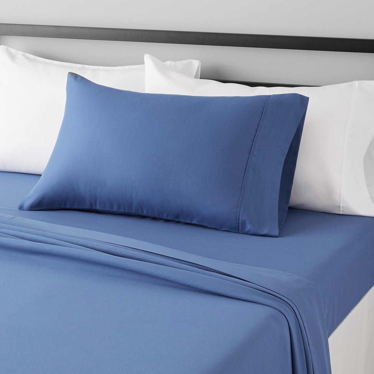 Amazon Basics Lightweight Ultra-Soft Breathable Brushed Microfiber 3-Piece Bed Sheet Set with 14-Inch Deep Pockets, Wrinkle Resistant, Twin XL, Dutch Blue, Solid