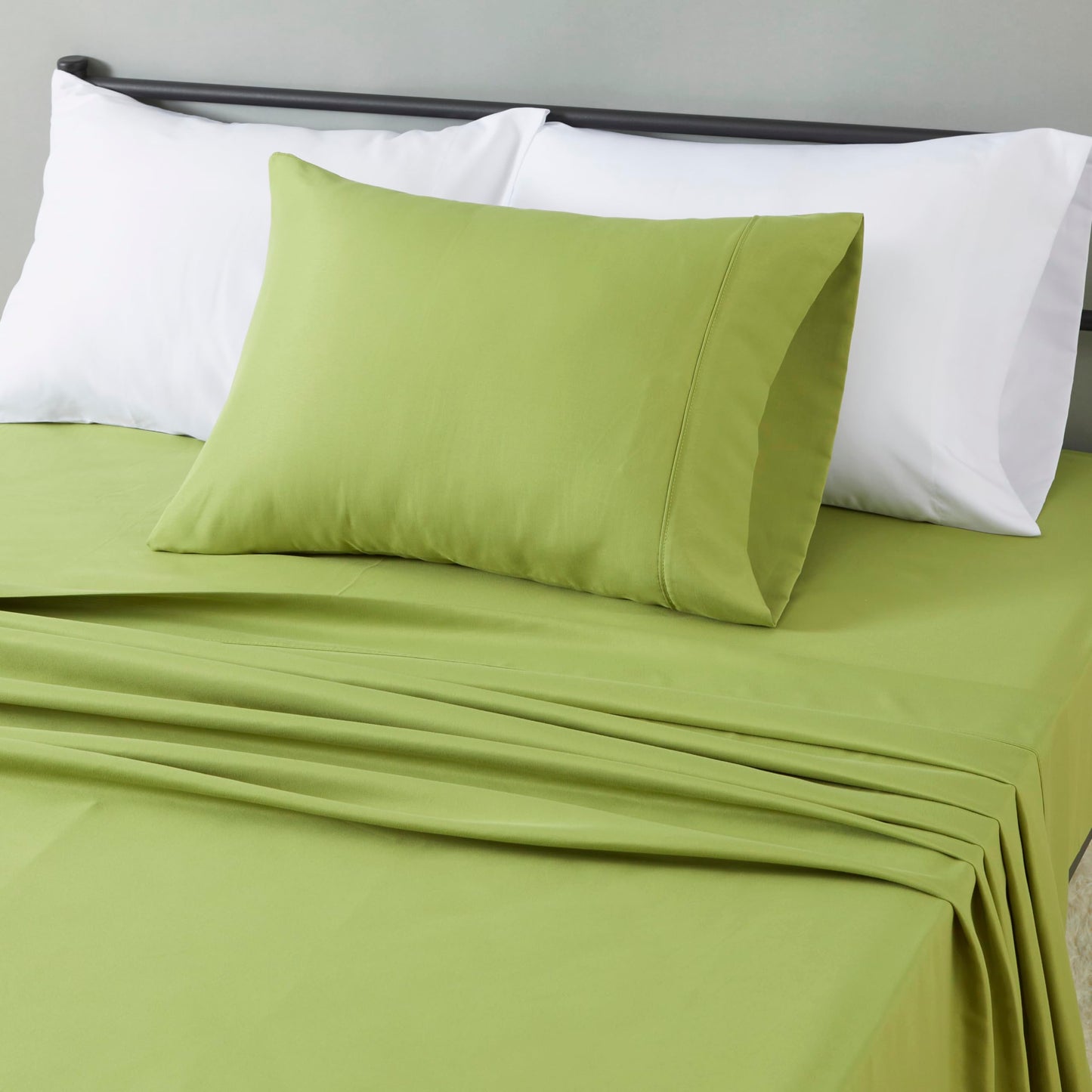 Amazon Basics Lightweight Microfiber 3-Piece Bed Sheet Set, Twin XL, Oliver Light, Solid