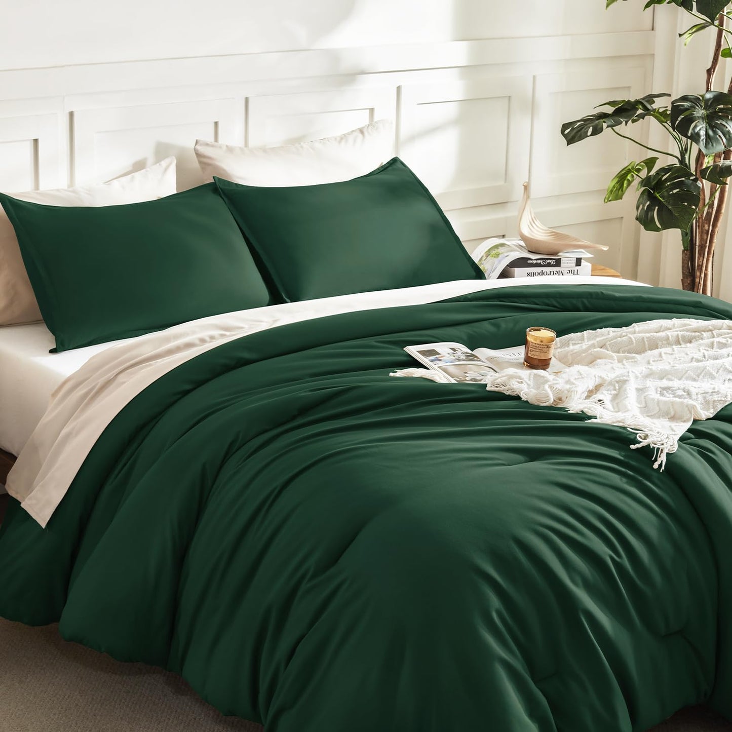 Litanika Dark Emerald Green King Comforter Set, 3 Pieces Solid Forest Bedding Set, All Season Fluffy Bed Set (104x90In Comforter & 2 Pillowcases)