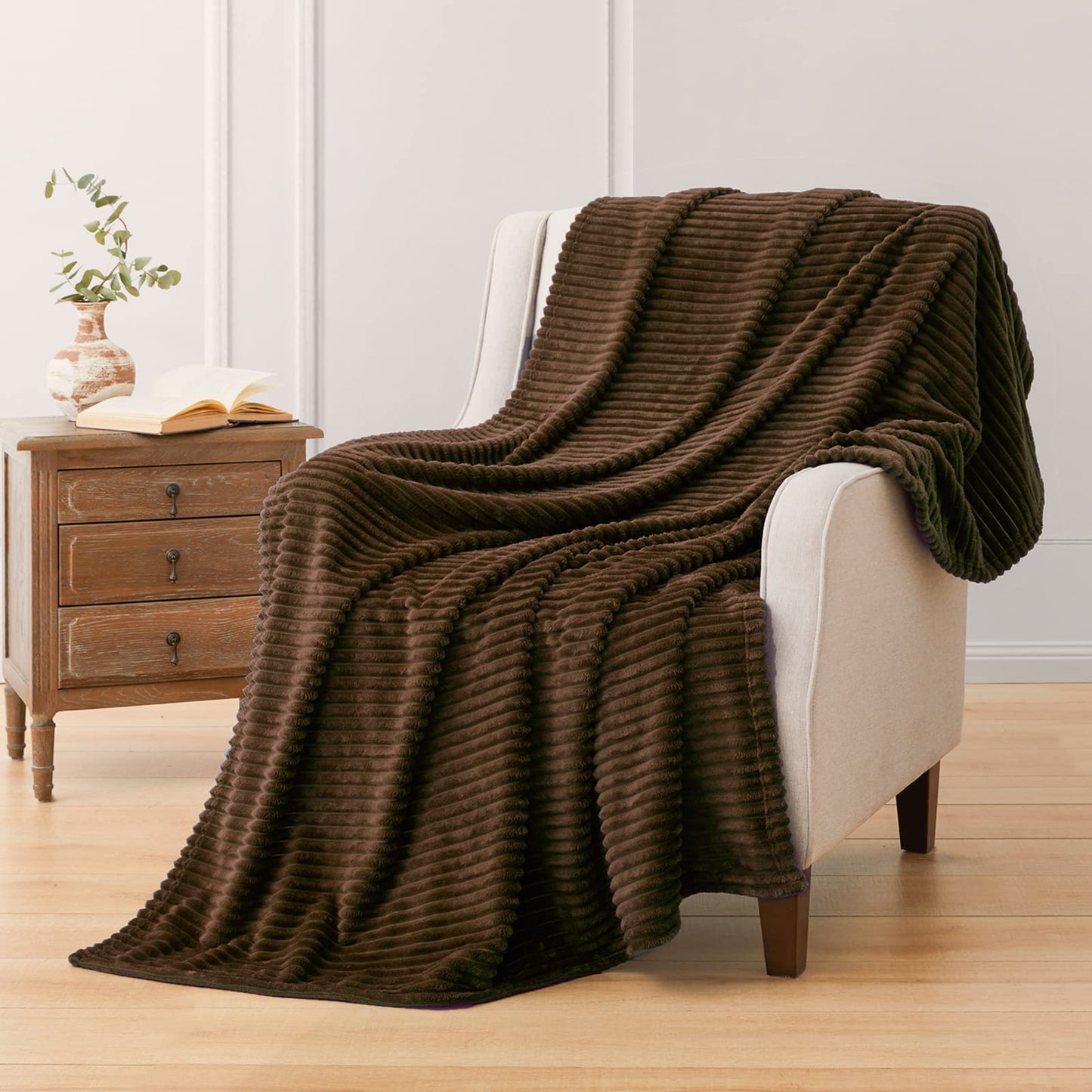 Vessia Flannel Fleece Throw Blanket, 300GSM Cozy Brown Stripe Throw for Couch, Sofa and Bed, Warm and Soft Chocolate Microfiber Ribbed Blanket for All Season