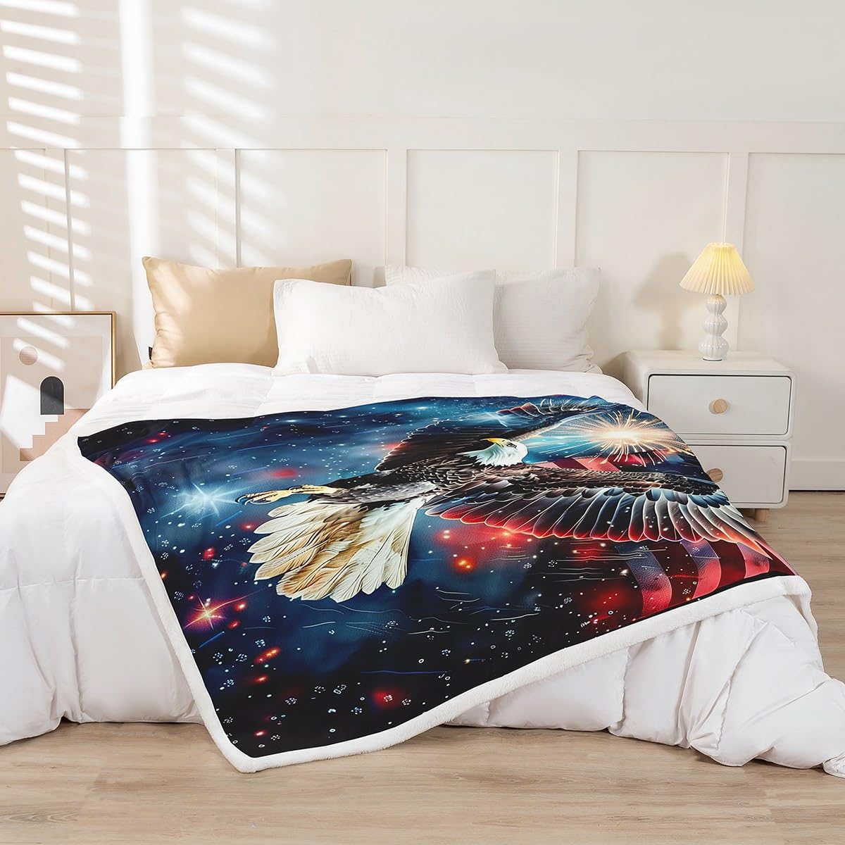Erosebridal Eagle Throw Bed Blanket American Flag Sherpa Blankets Fireworks Background Eagle Bird Fleece Blankets Flying Animal Flannel Blanket Throw 50"X60" for Kids Boys Teen Room Decor