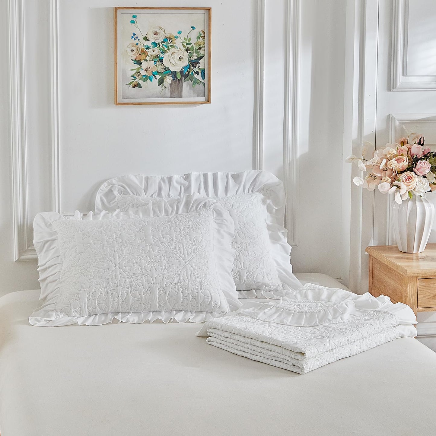 Ruffles Quilt Set Queen Size 96 * 96in - 3 Pieces Solid Shabby Chic Farmhouse Ruffled Bedding Rustic Coverlet Lightweight Fluffy Summer Oversized Bedspread with Shams for Women Men White