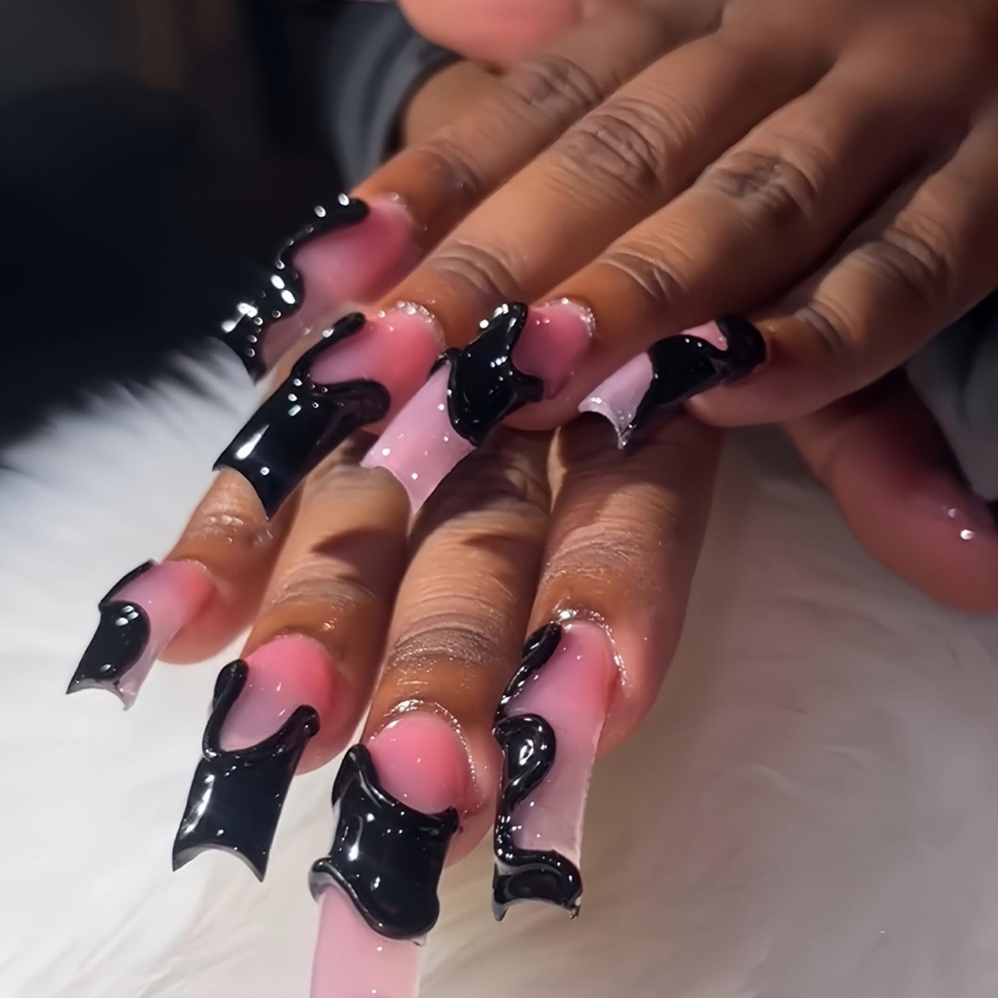 Curved Press on Nails Extra Long Fake Nails Pink Artificial Nail Black Charm Designs Stick on Nail 20pcs