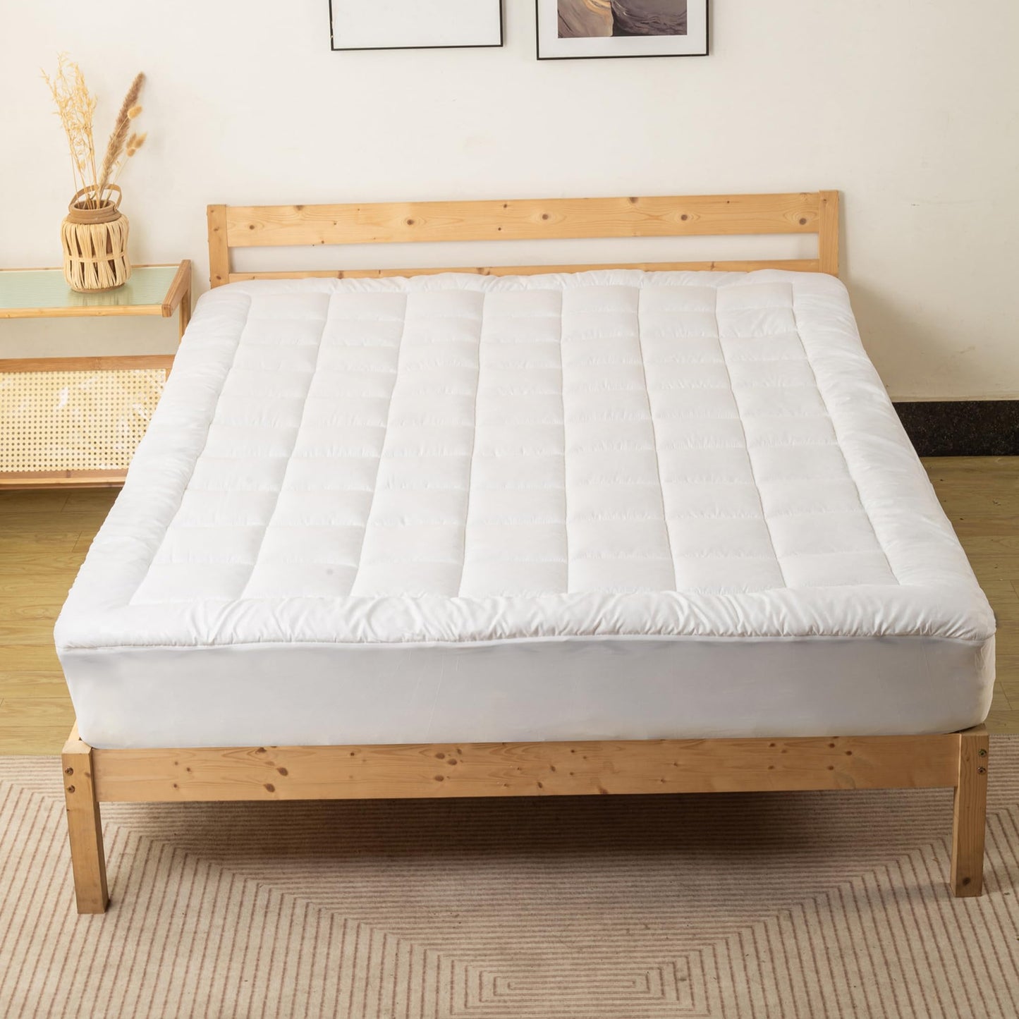Treaton, Quilted Fitted Mattress Pad – Fitted Elastic Quilted Protector, Cover Stretches up to 18 Inches Deep Pocket - Machine Washable Topper, Full, White