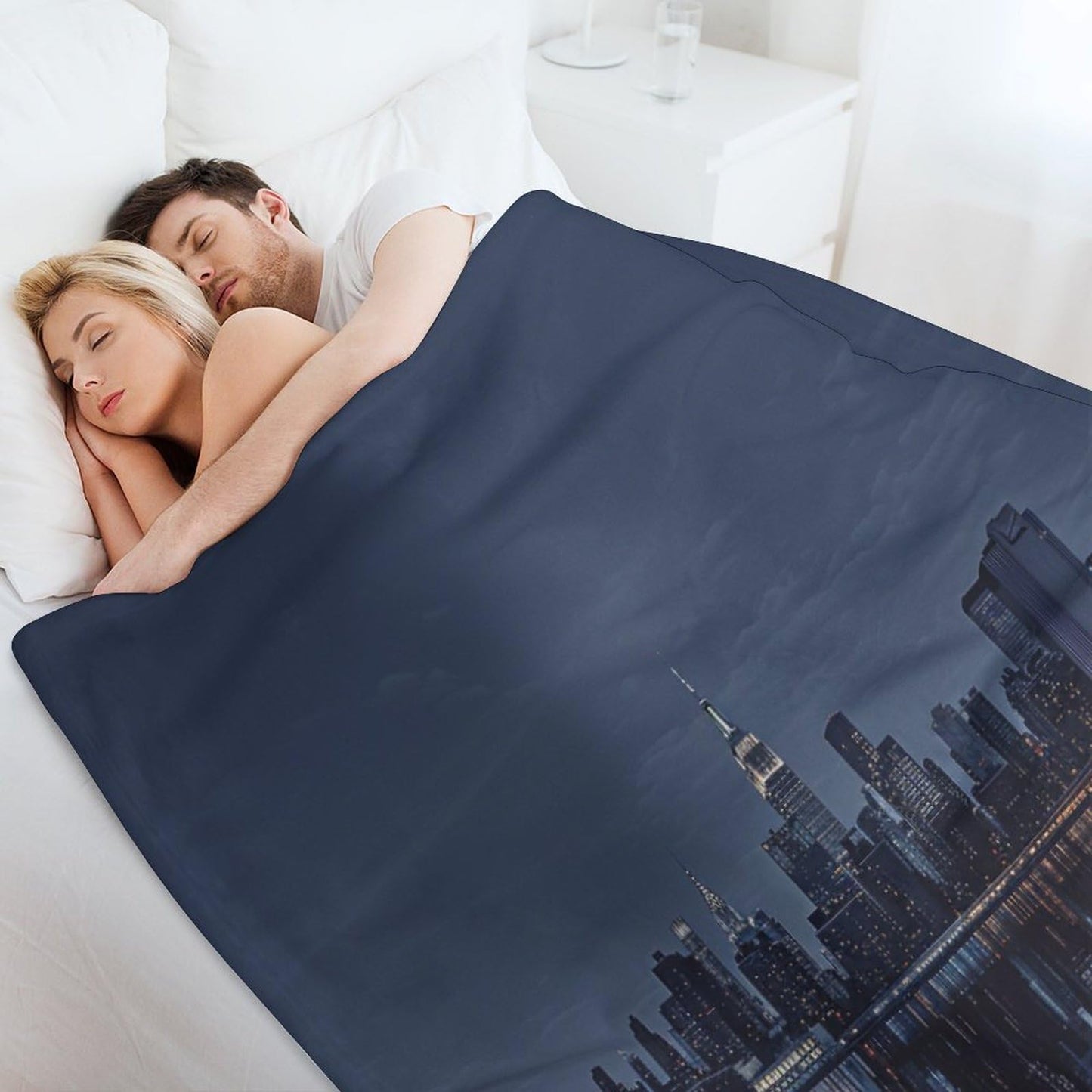 TOWINSFB Night City Scenery Flannel Throw Blanket, Soft Lightweight Cozy Warm Modern Cityscape River Blanket for Couch Bed Travel- 30"x40"