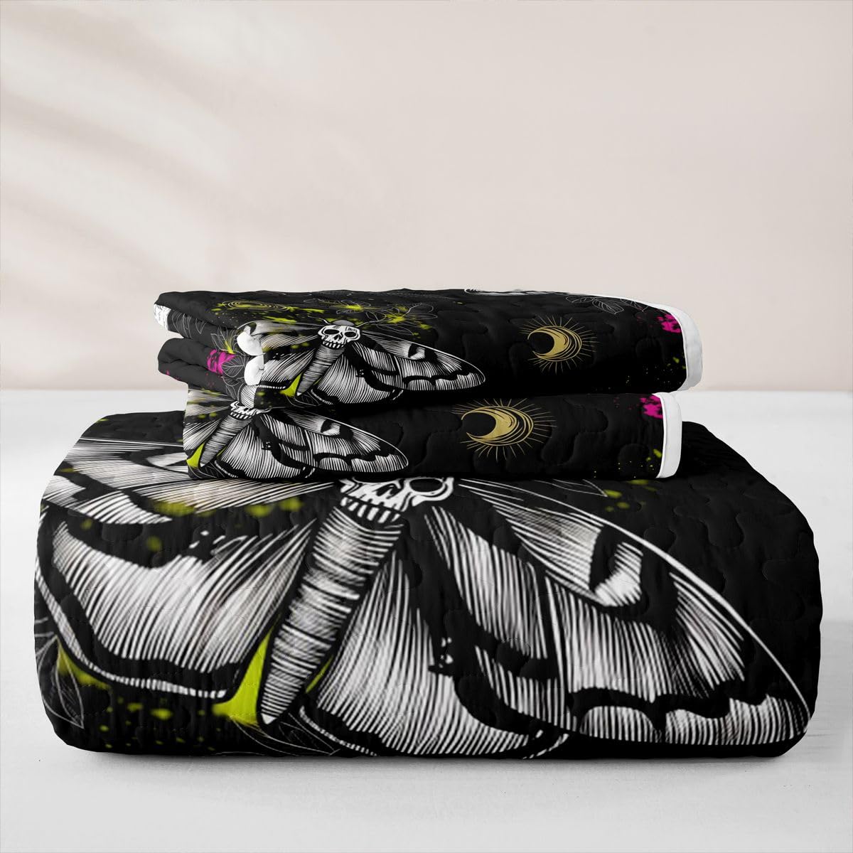 Feelyou Death Moth Quilt Bedspread for Kids Boys Girls Skull Decor Bedding Queen Size Halloween Decorations Lightweight Bed Cover Boho Moth Quilted Coverlet Set Gothic