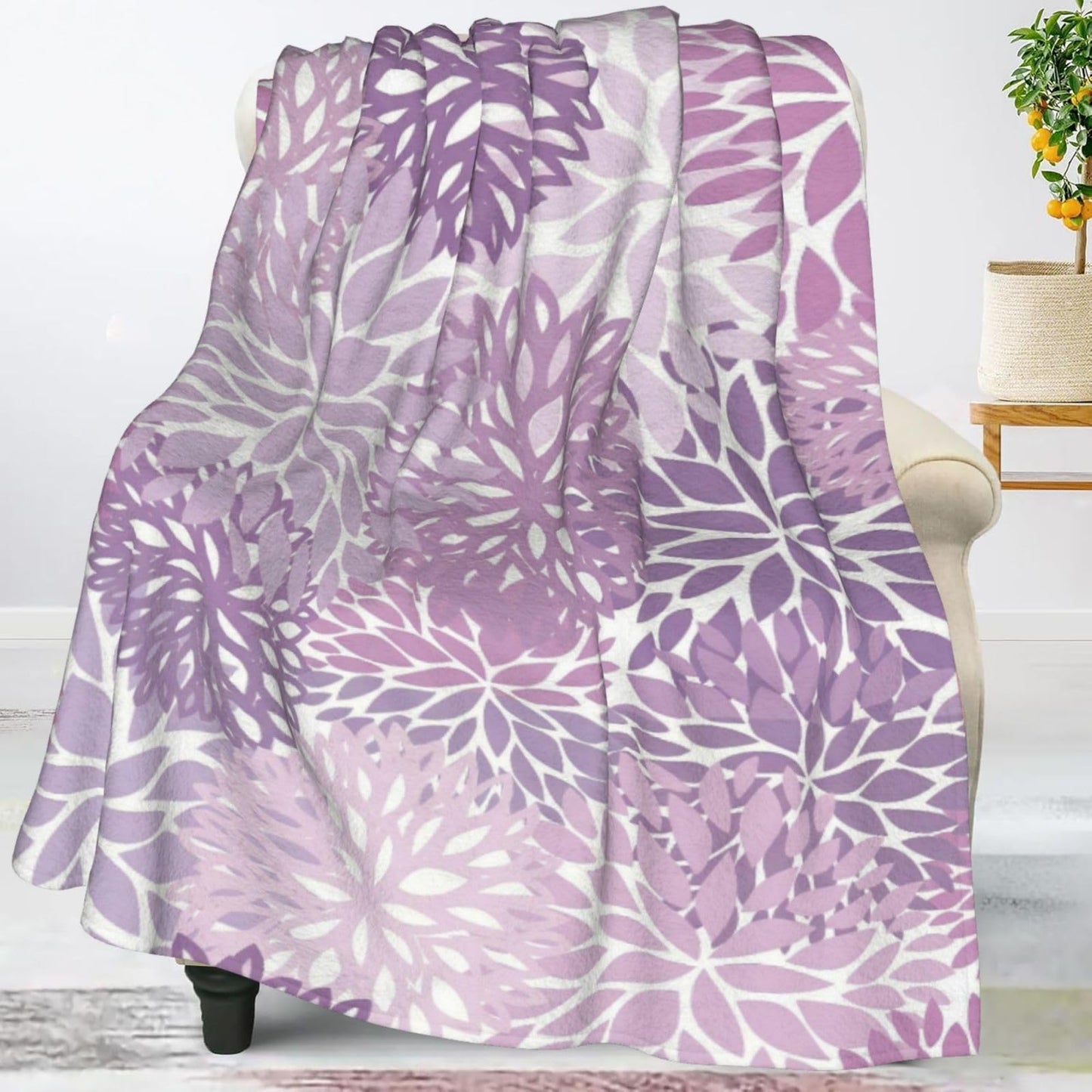 Perinsto Purple Chrysanthemum Floral Throw Blanket Ultra Soft Warm All Season Daisy Flowers Decorative Fleece Blankets for Bed Chair Car Sofa Couch Bedroom 50"X40"