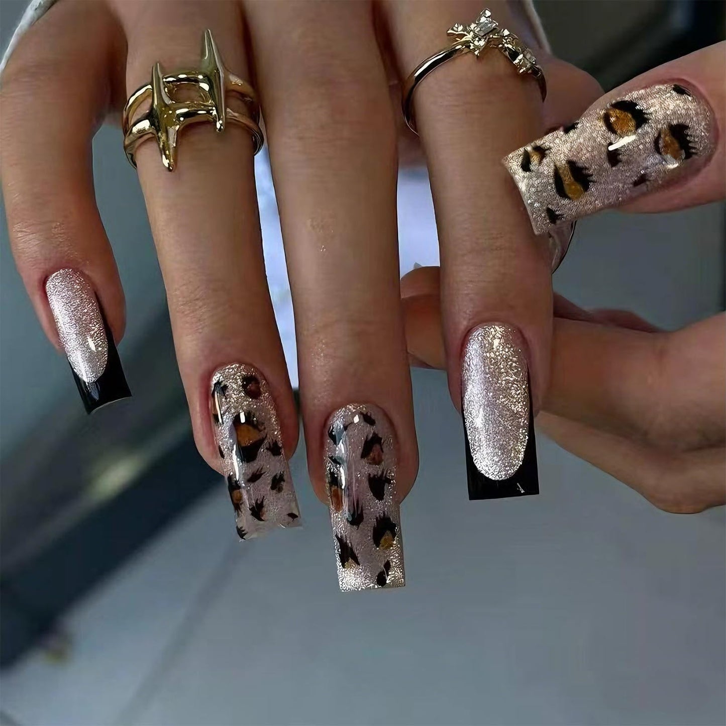 Y2k Press on Nails Medium Almond Nails Press on with 5D Spried, Star & Silver Charm Design Glossy Punk Fake Nails Rhinestones Glue on Nail Reusable Y2k Nail for Women Manicure 24Pcs