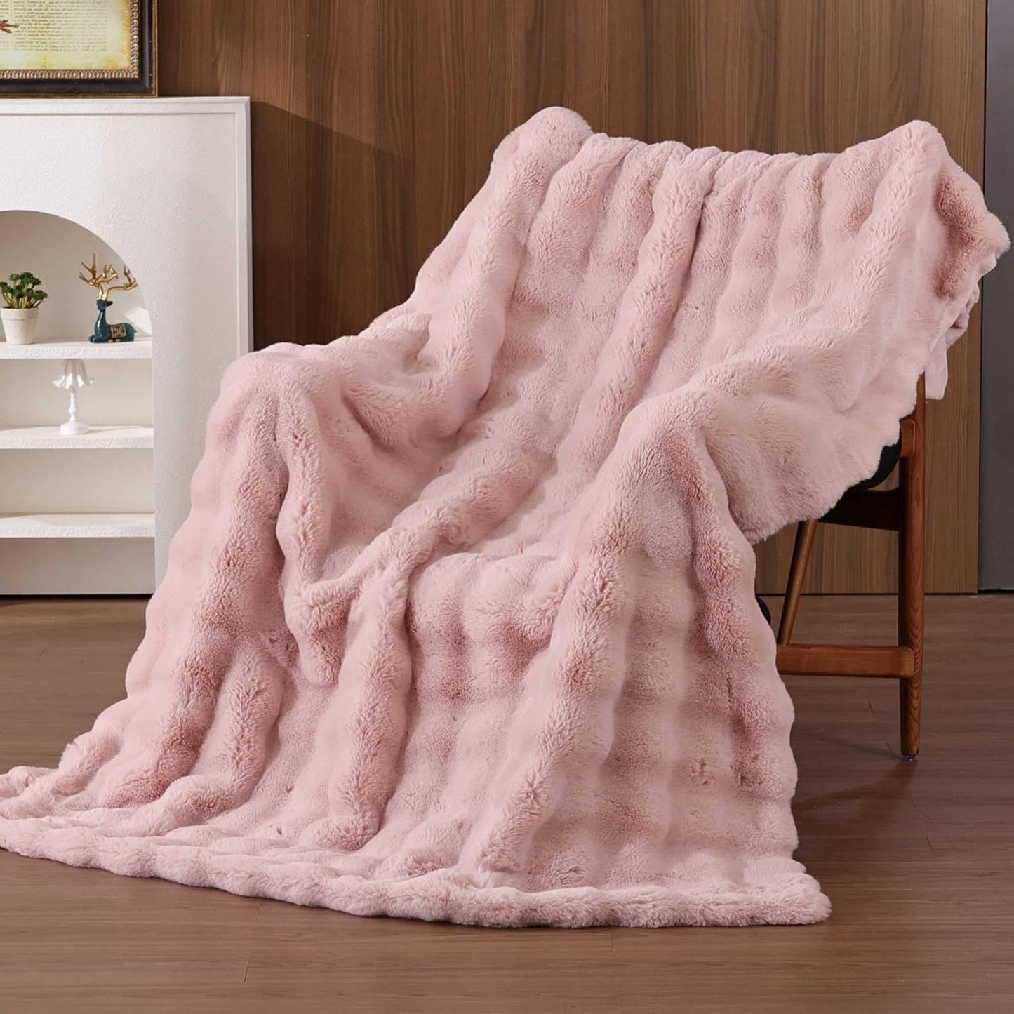 Thistleap Faux Fur Throw Blanket, 50x60 Inch Bubble Textured Plush Couch Bed Throw, Ultra Soft Cozy Decorative Blanket, Machine Washable for Home Decor, Light Pink