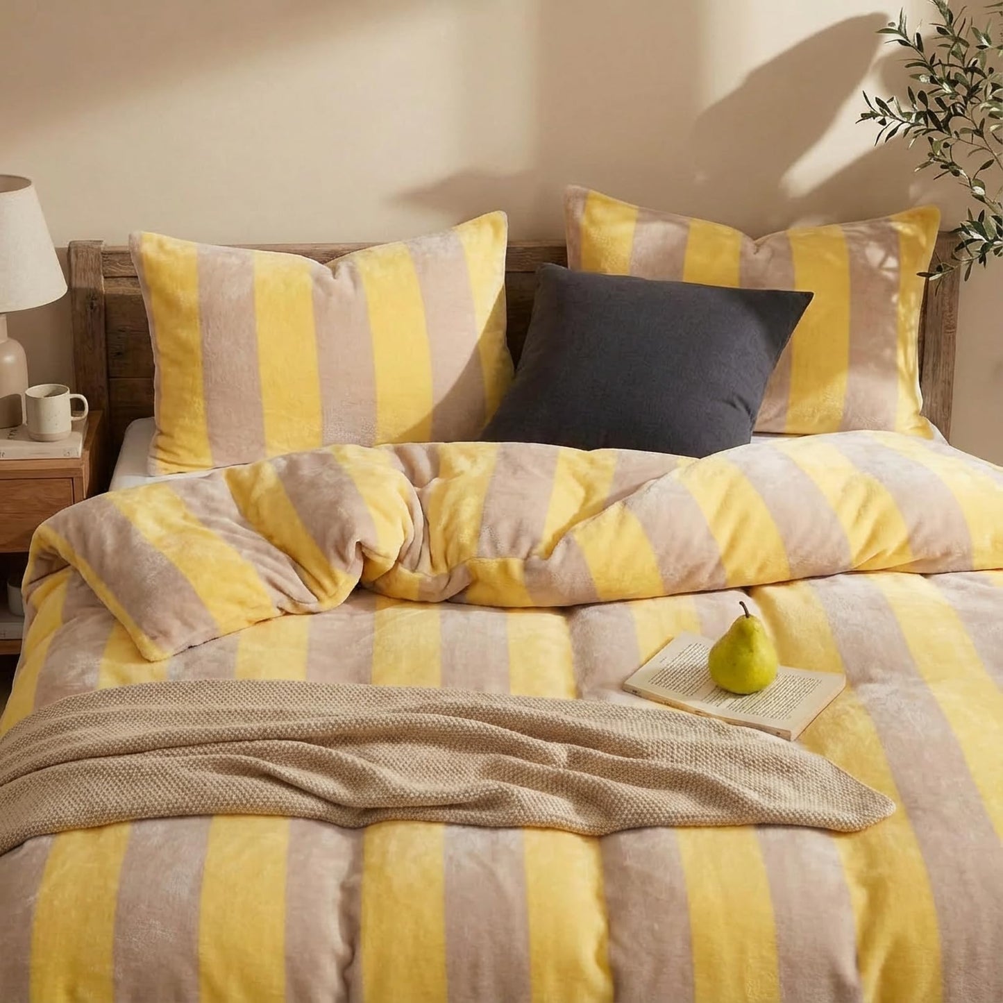 Bedbay Yellow Striped Comforter Set King Size Luxury Fleece Fluffy Comforter Set Plush Flannel Bedding Yellow Stripes Pattern Bed Set Soft Warm Velvet Bedding Comforter for All Seasons