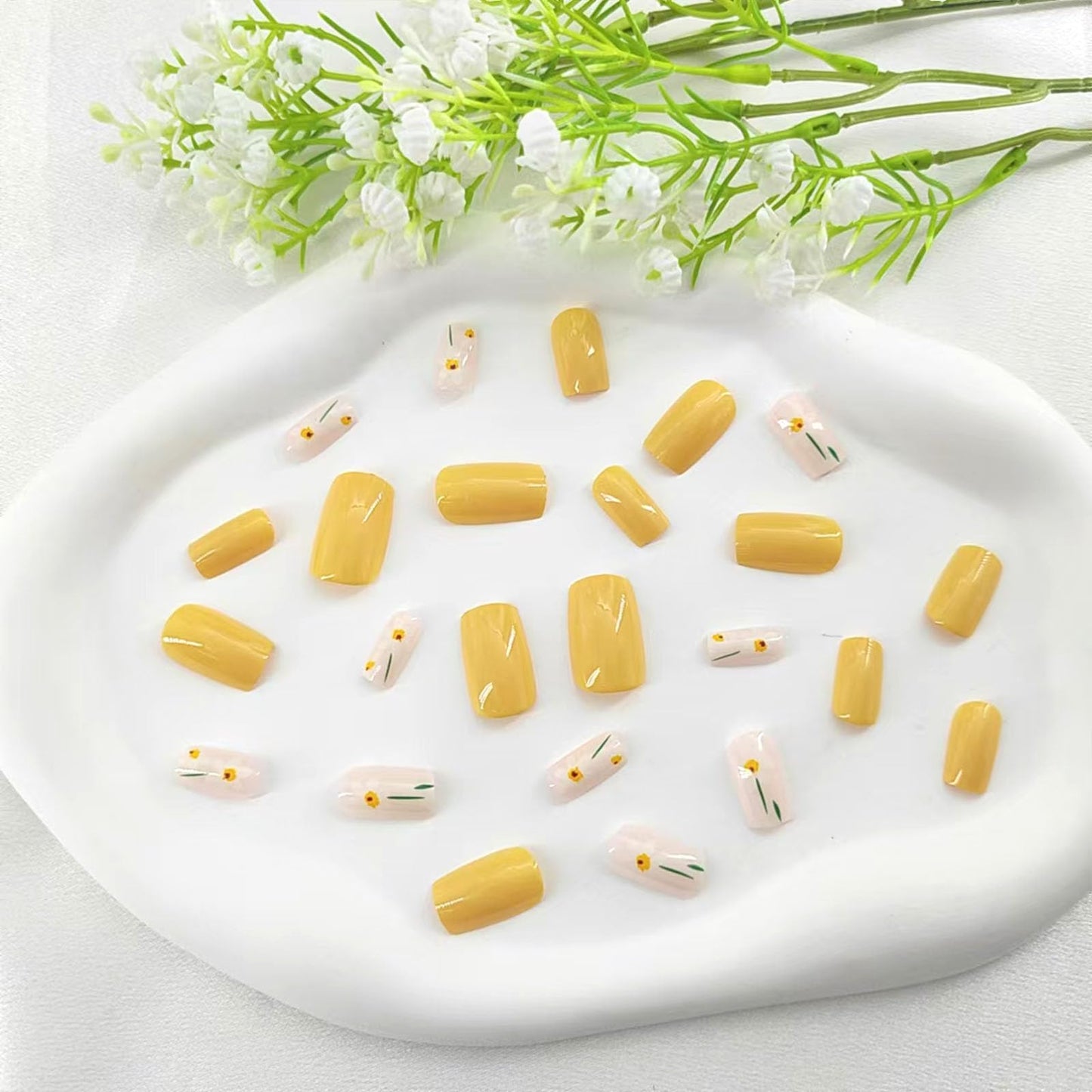 SRIMNUYY Medium Square Press-On False Nails, 24 Pcs, Yellow, Glossy, White Flower Design, Full Cover Acrylic Nails, ABS Plastic, Quick Wear, Full Well Tips