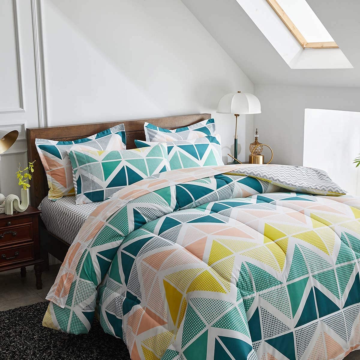 UOZZI BEDDING Bed in a Bag 7 Pieces Queen Size Yellow Green Triangles Print - Soft Microfiber Reversible Bed Comforter Set (1 Comforter 2 Pillow Shams 1 Flat Sheet 1 Fitted Sheet 2 Pillowcases)