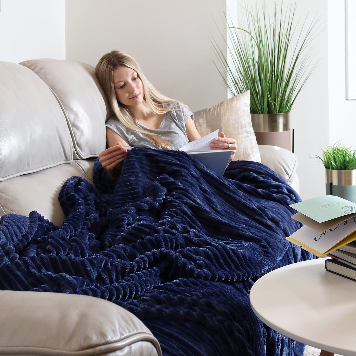 Clara Clark Cut Plush Fleece Throw Blanket - Twin Size - Lightweight Super Soft Fuzzy Luxury Bed Blanket for Bed - Machine Washable - (66x90) (Navy Blue)