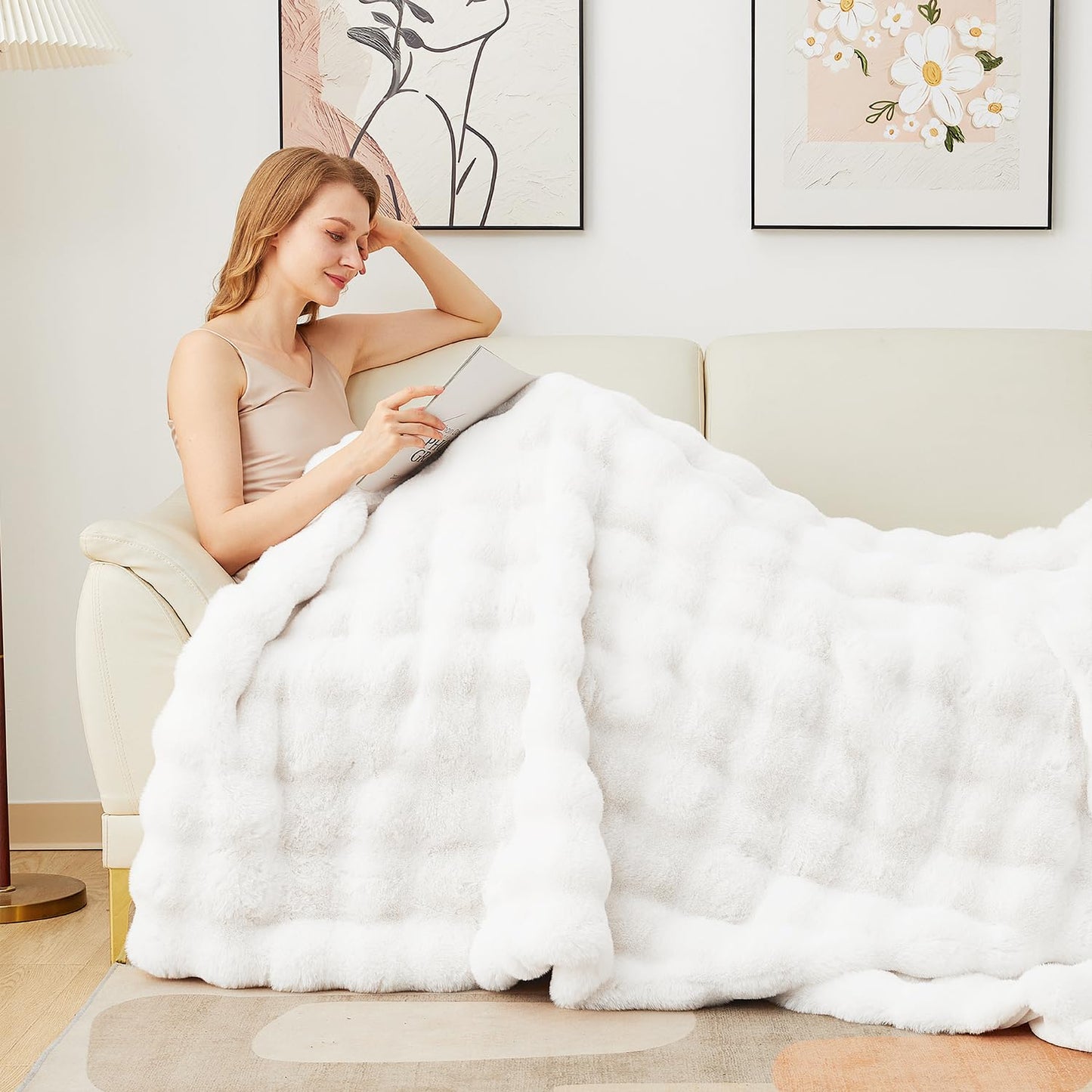 Latepis White Throw Blanket for Couch, Soft Faux Fur Bubble Blankets for Sofa Bedroom Living Room, Cozy Warm Fluffy Blanket for Winter, Great Birthday Gift Selection, 50x60 Inch, 860GSM