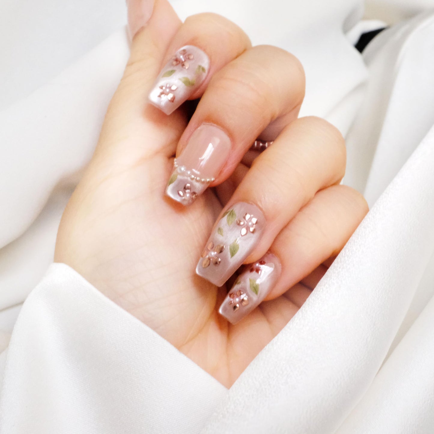 [GLORS] Medium Ballerina Press On Nails, Nude Pink with Rose Gold Foil and Pearl Accents, 10 Pieces (Medium, MB)