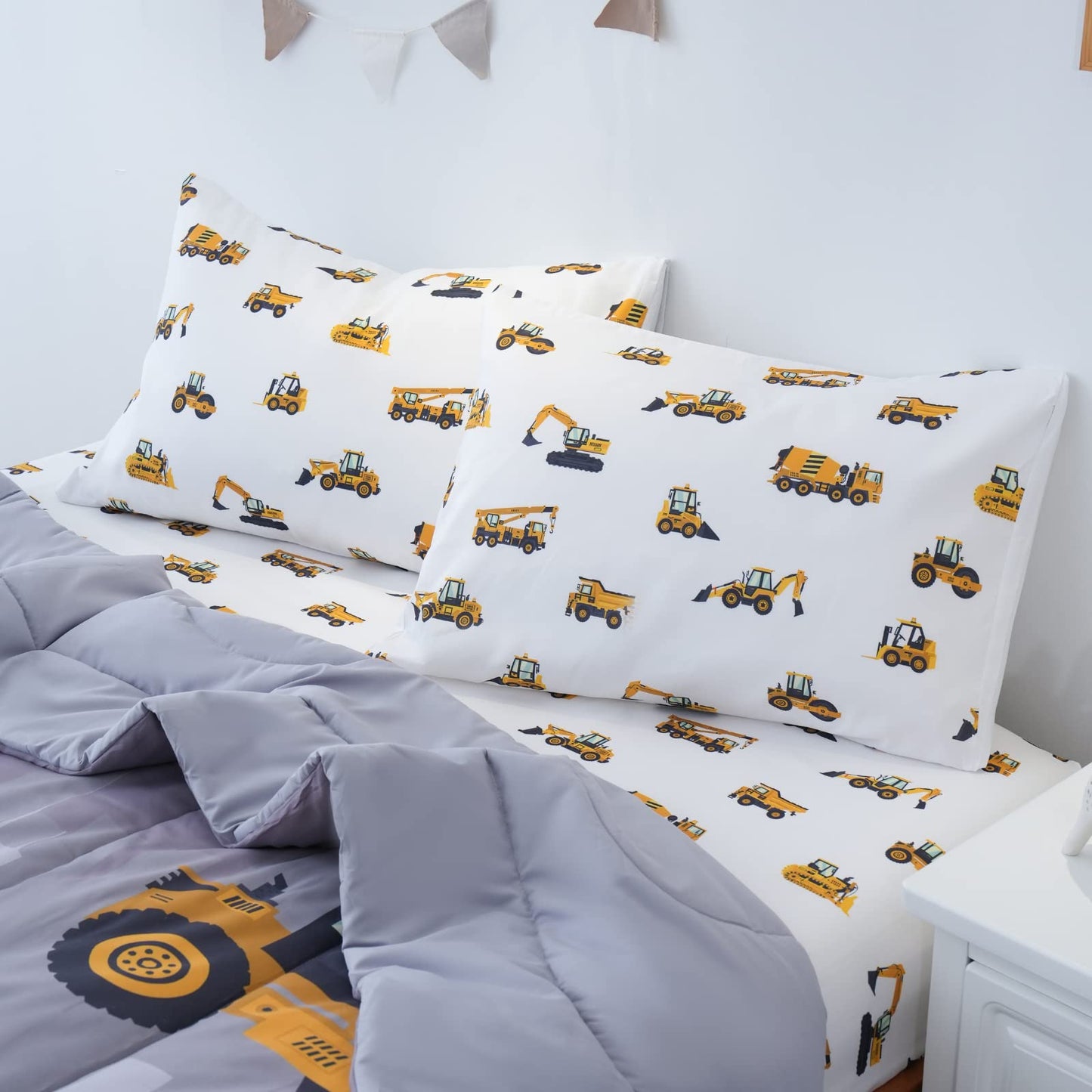 Cokouchyi Twin Size Comforter Set for Boys, 4-Piece Bed in a Bag, 3D Construction Bedding Comforter Sheet Set, Ultra Soft and Fluffy, Cartoon Truck Cars