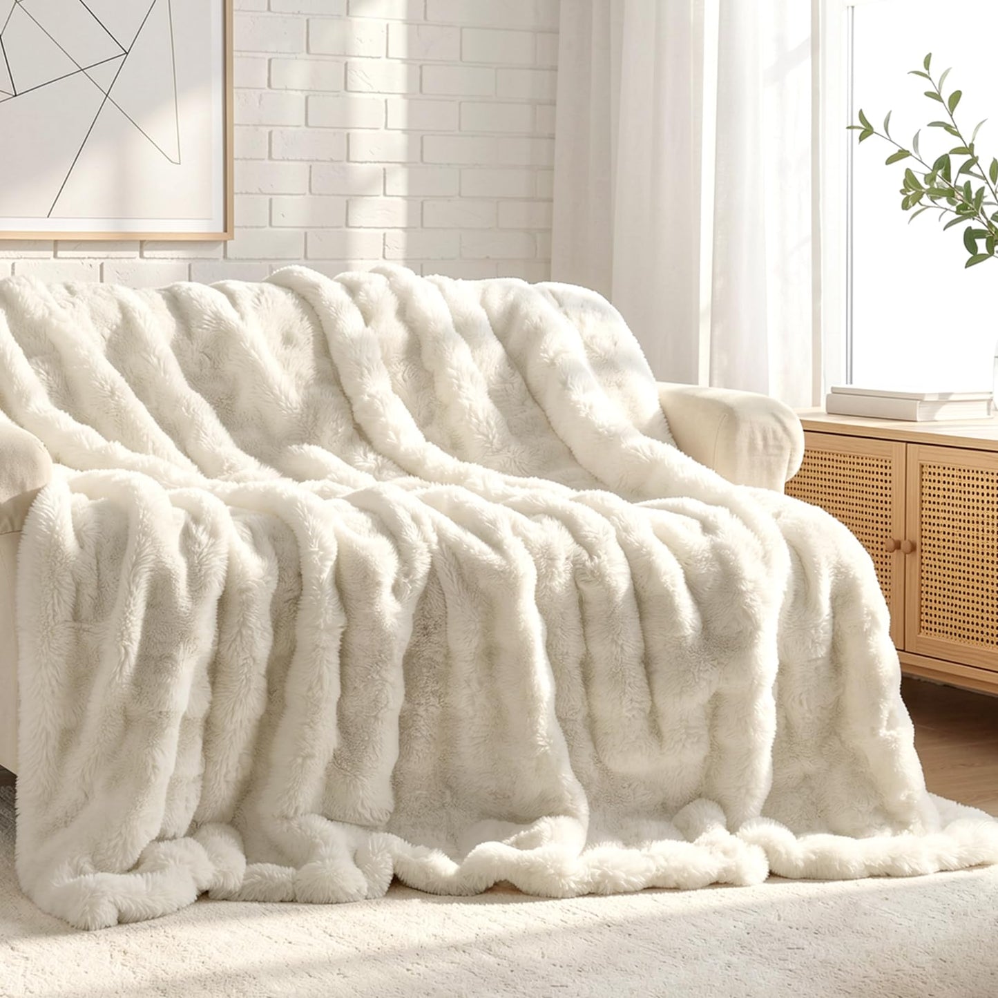 Wajade Fluffy Faux Fur Throw Blanket for Couch Bed, Luxury Soft Thick Fuzzy Plush Bubble Blanket, Warm Cozy Blanket for Sofa Chair, Ivory White 50x60