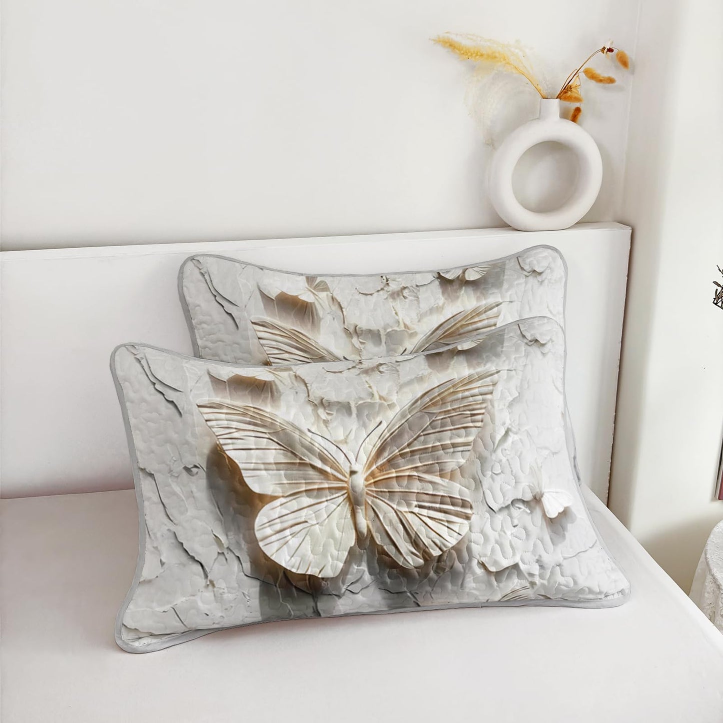 QOOMO Butterfly Print Kids Quilt Set,Cartoon Insects Bedding Set Twin Size,White Room Decoration Soft and Lightweight for All Seasons,1 Quilt Set 2 Pillowcases
