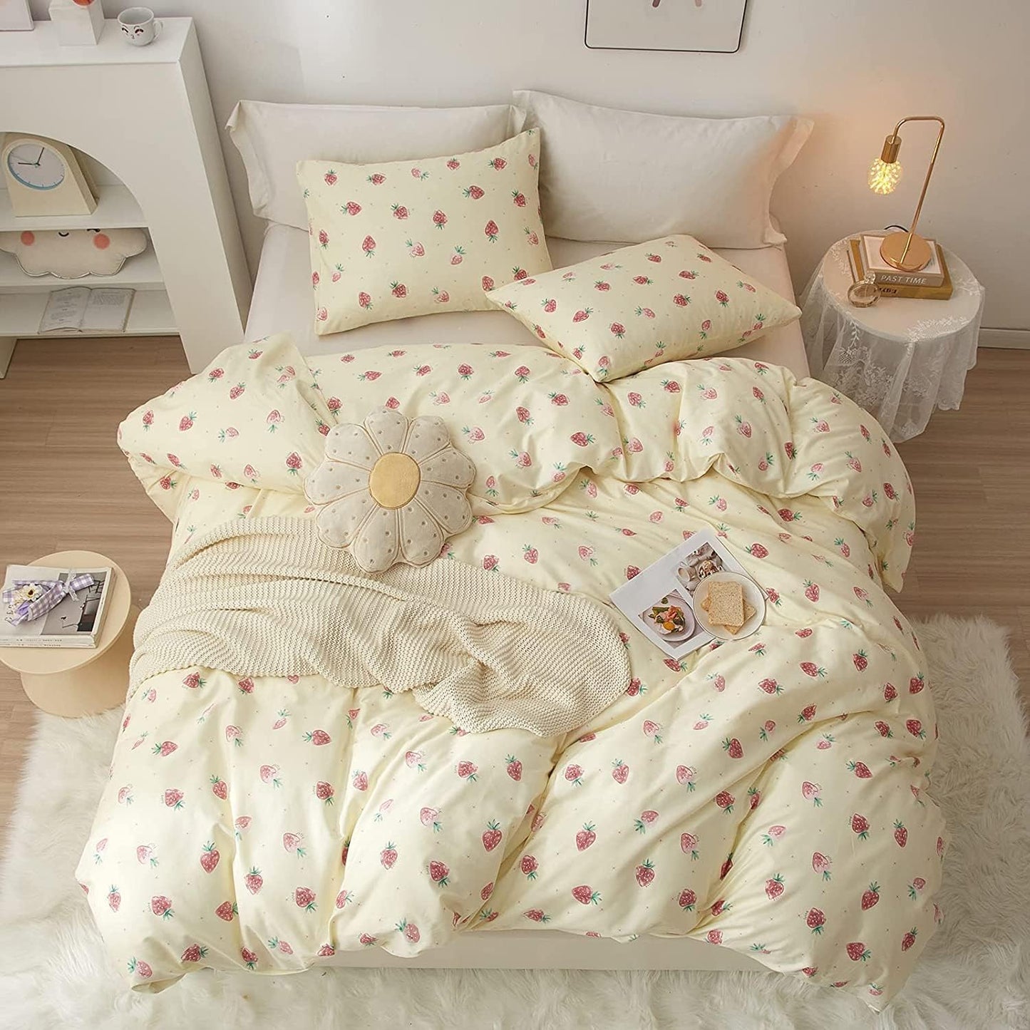 LifeTB Girls Strawberry Comforter Set Queen Cute Kids Fruit Bedding Set Beige Cream Strawberry Pattern Kawaii Comforter for Teens Boys Soft Fluffy Queen Comforter Set with 2 Pillowcases