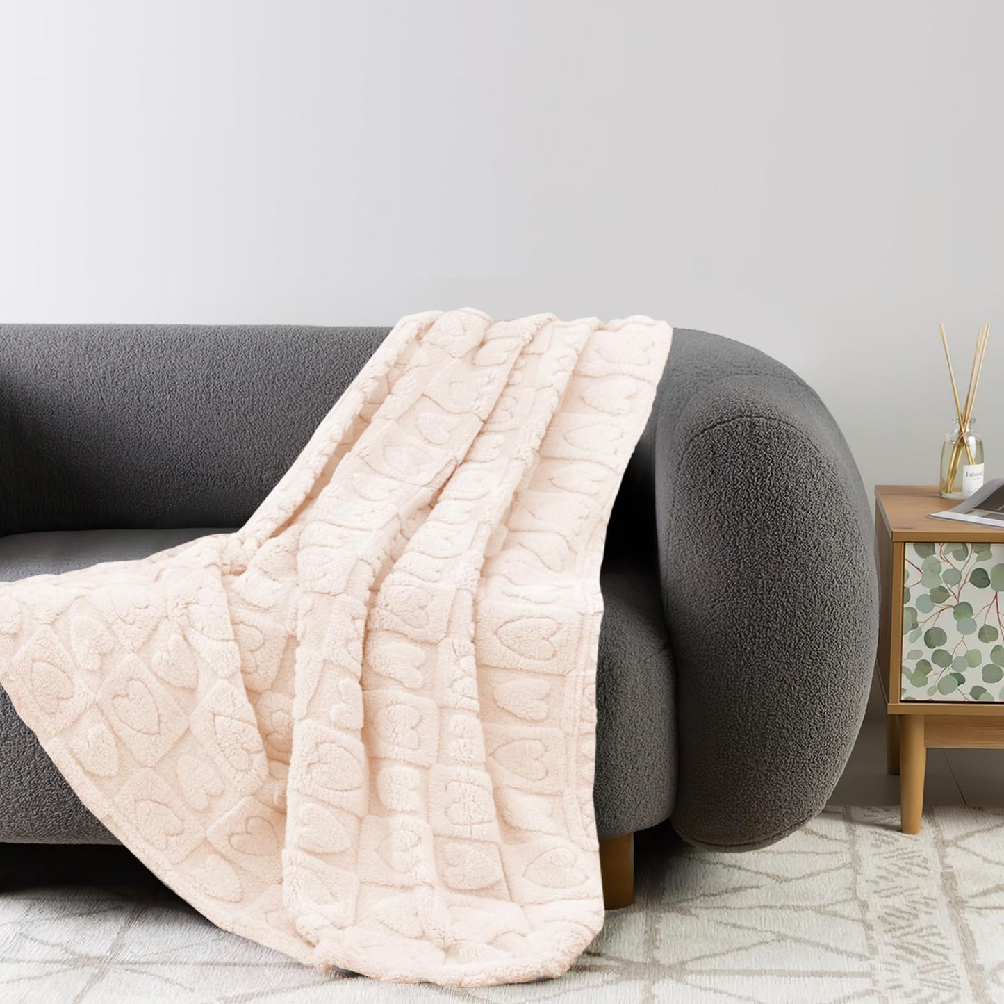 MACEVIA Heart Blanket Throws for Women, Love Blanket Heart Blankets for Her Wife Girlfriend Mom Super Soft & Warm Fuzzy Fleece Blanket for Couch Sofa Bed 280gsm (Beige, 50"X60")