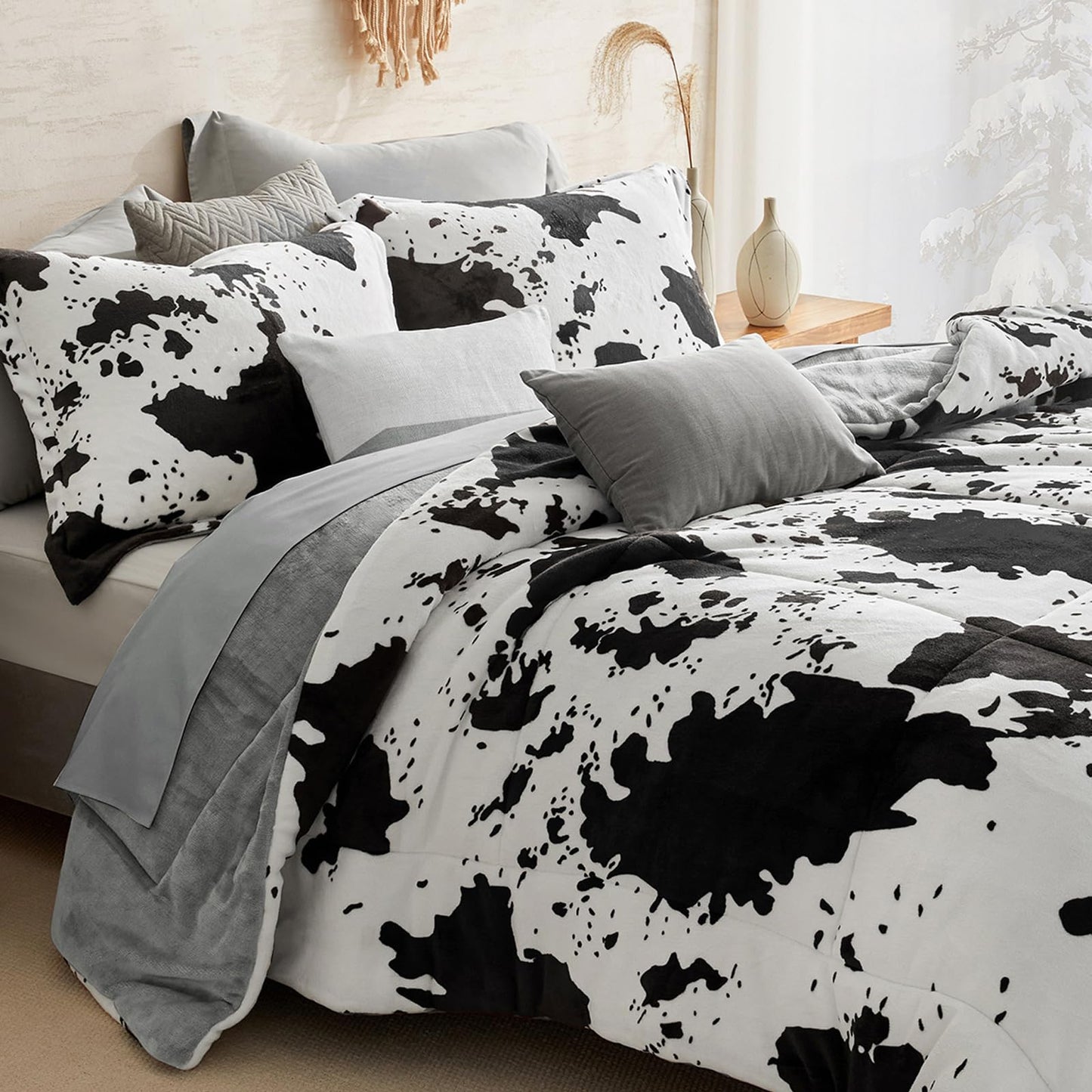 Petrichor Velvet Flannel Queen Comforter Set-Cow Print Western Style Blanket,Luxury Fuzzy Heavy Bedding Set, 3 Pieces Plush Winter Bed Set with Comforter (90"x90") & 2 Pillow Shams (20"x26")
