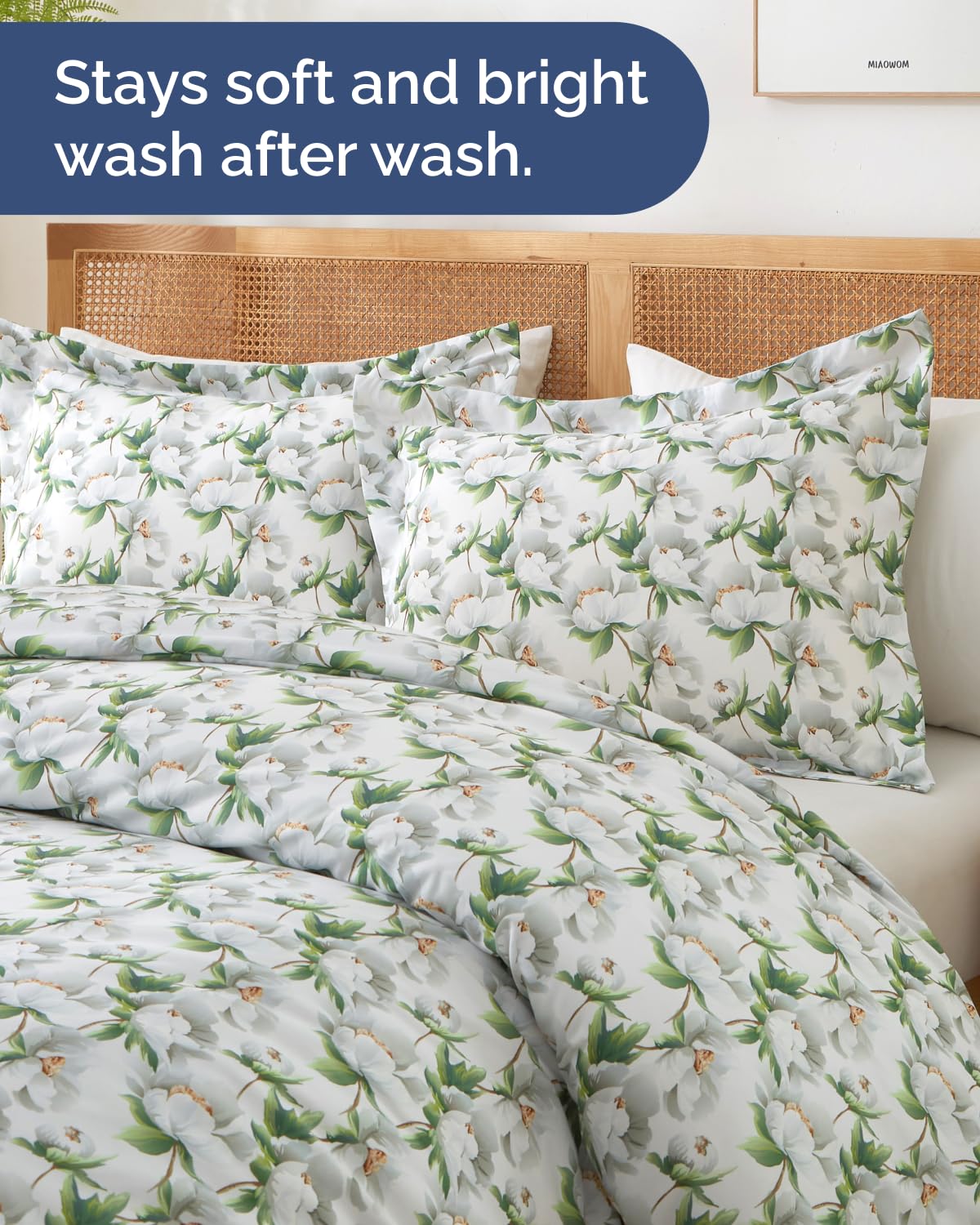 Duvet Cover Queen Size Set - Extra Soft Floral Duvet Cover 90 x 90 with 2 Pillow Shams - Comfy, Breathable Floral Bedding Set - Hotel Luxury & Fade Free with Zipper Closures and Ties - Magnolia Garden