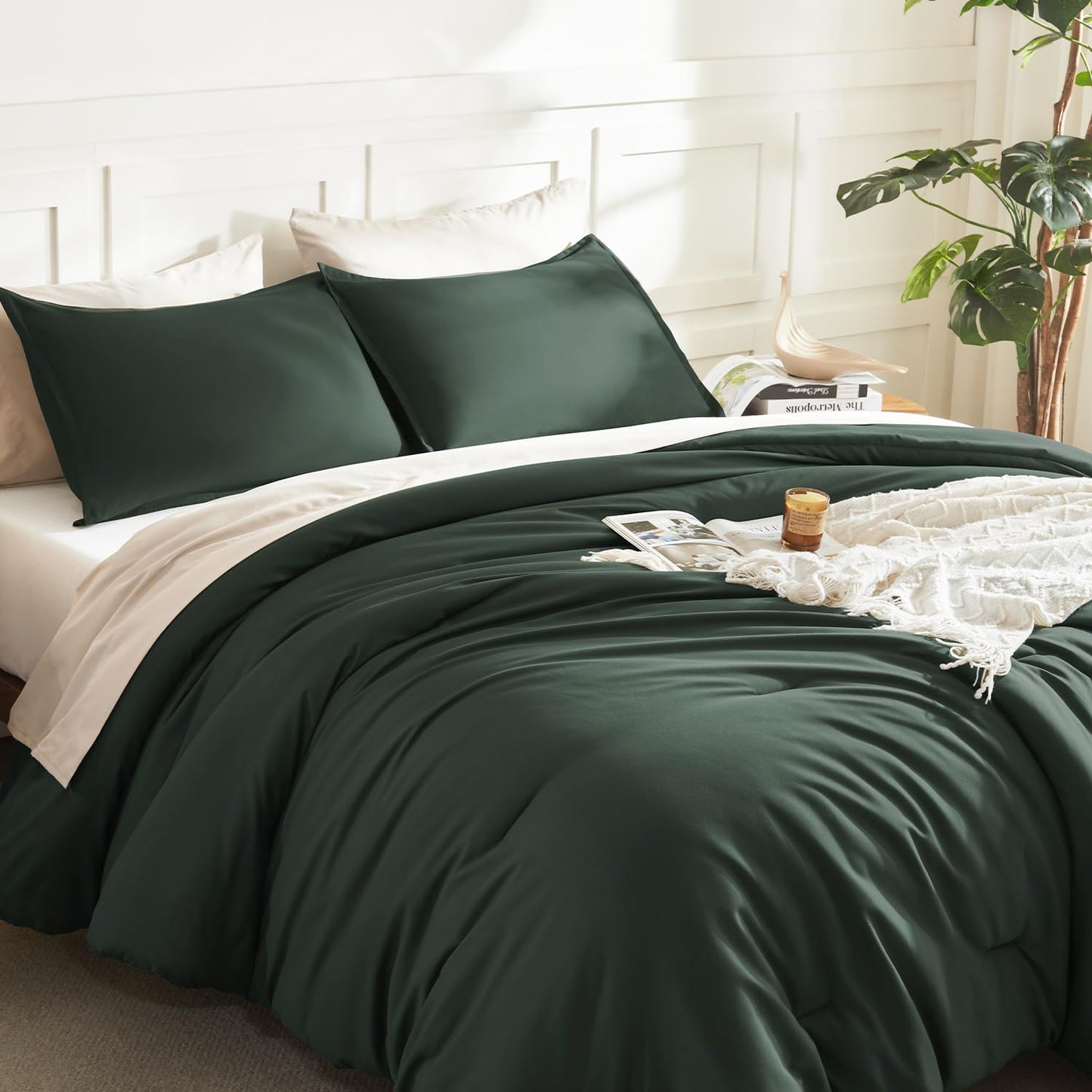 Litanika Forest Green Comforter King Size, 3 Pieces Lightweight Solid Bedding Comforter Set, All Season Fluffy Bed Set (104x90In Comforter & 2 Pillowcases)