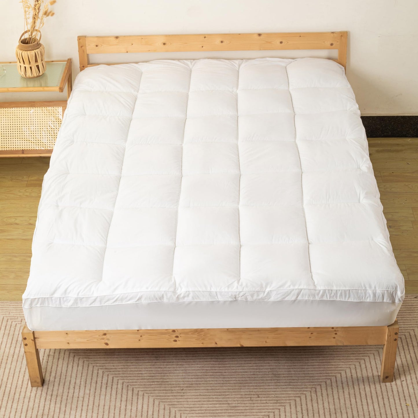 Treaton, Mattress Pad, Cooling Cotton Pillow Top Cover Quilted Elastic Fitted Protector, Breathable Fluffy Soft Topper with 18-Inch Deep Pocket, Twin, White