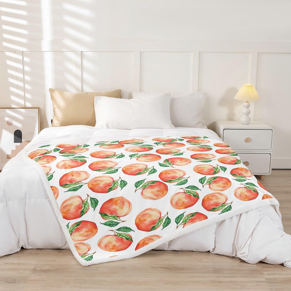 Feelyou Peach Print Plush Blanket Cute Tropical Fruit Peaches Fleece Blanket Red Green Design Sherpa Throw Blanket for Bed Sofa Couch Room Decor Lightweight Fuzzy Blanket Throw 50"x60"