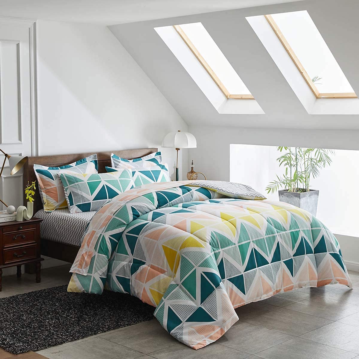 UOZZI BEDDING Bed in a Bag 7 Pieces Queen Size Yellow Green Triangles Print - Soft Microfiber Reversible Bed Comforter Set (1 Comforter 2 Pillow Shams 1 Flat Sheet 1 Fitted Sheet 2 Pillowcases)