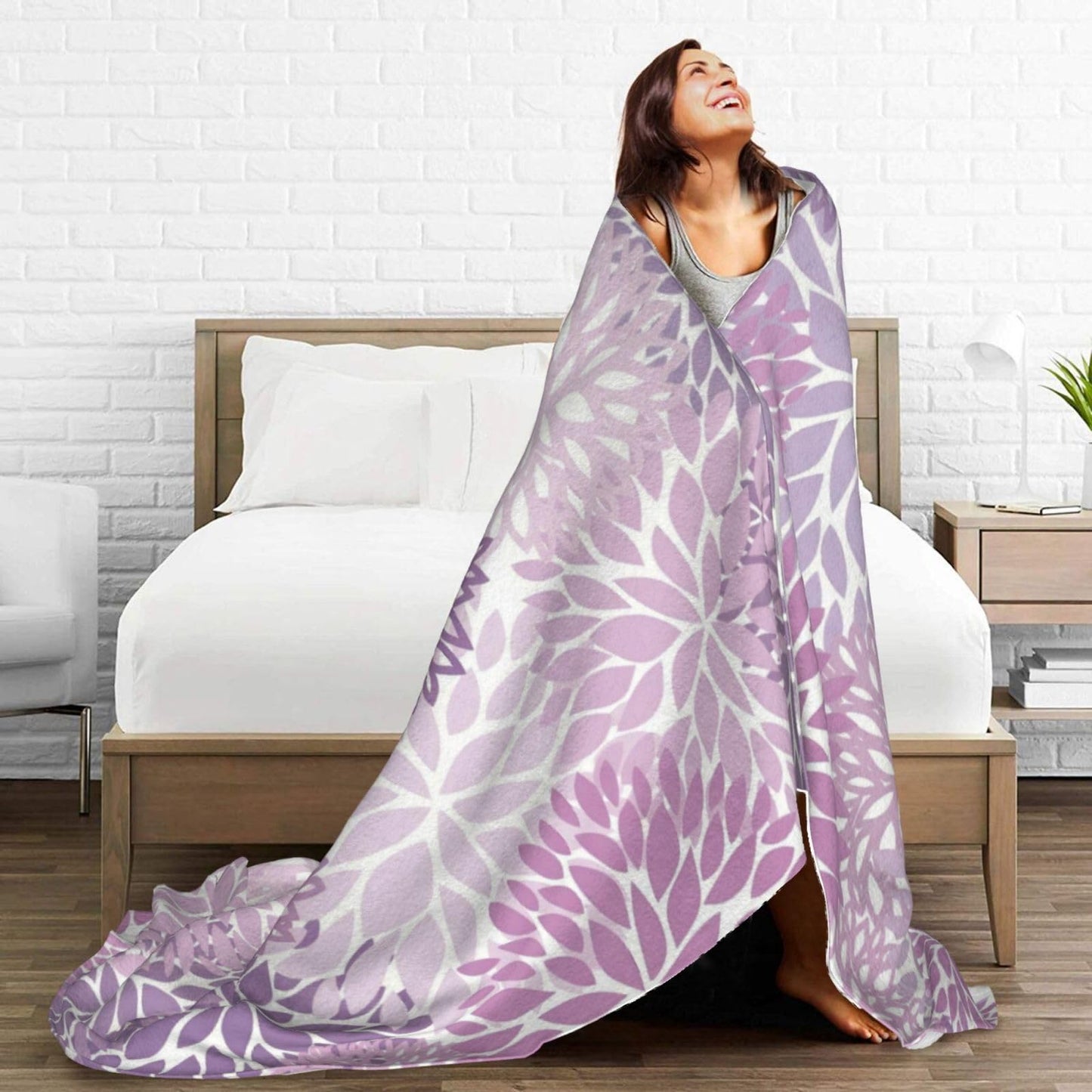 Perinsto Purple Chrysanthemum Floral Throw Blanket Ultra Soft Warm All Season Daisy Flowers Decorative Fleece Blankets for Bed Chair Car Sofa Couch Bedroom 50"X40"