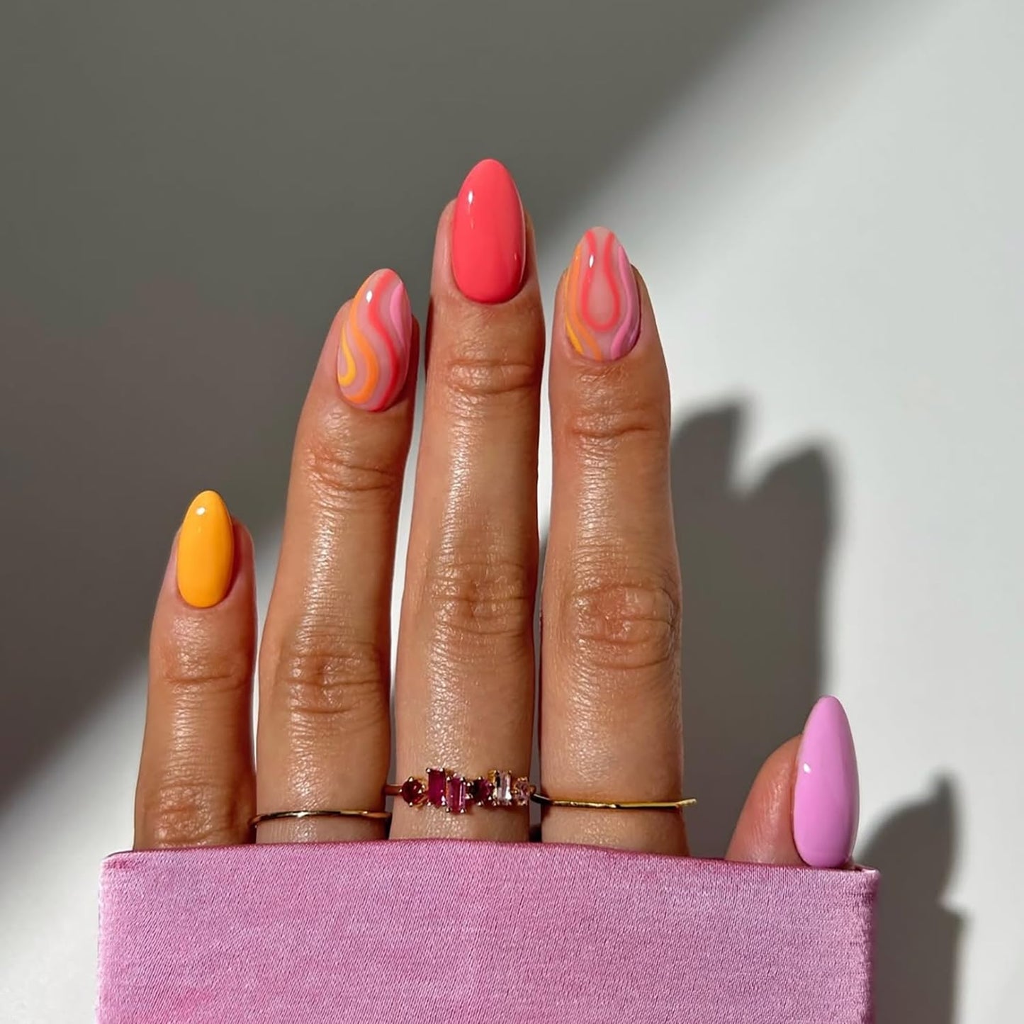 24Pcs Press On Nails Short Almond Fake Nails Acrylic Almond Nails Press Ons Artificial Glossy False Nails With Stripe Designs Full Cover Glue On Nail Short Stick On Nail For Women Girls