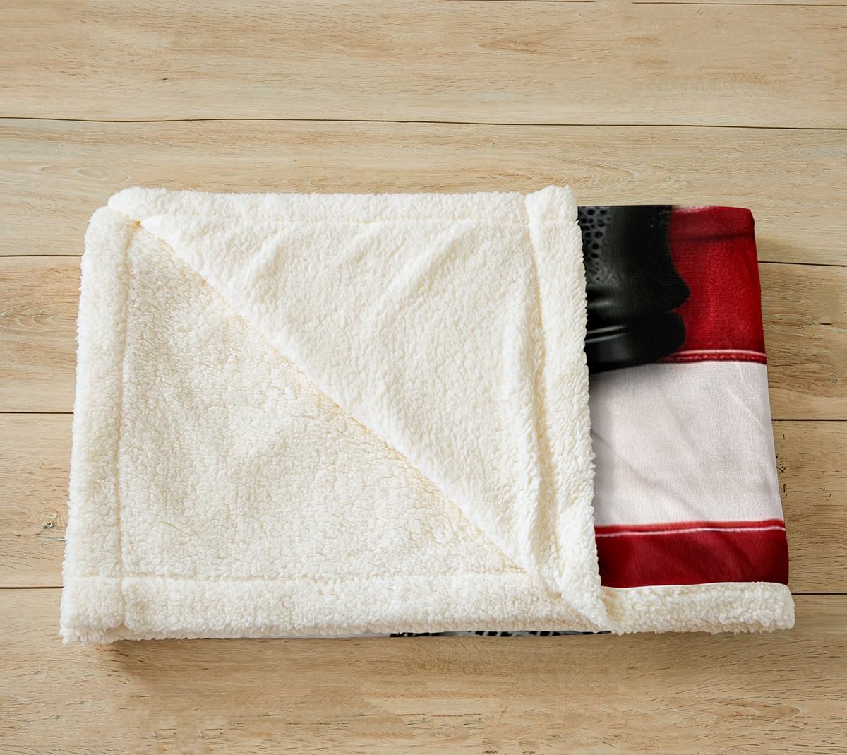 Gun Pattern Sherpa Blanket War Theme Plush Blanket Army Rifle Machine Gun Fleece Throw Blanket for Bed Sofa Couch Kids Military Themed Warm Fuzzy Blanket Ultra Soft Room Decor 40"x50"