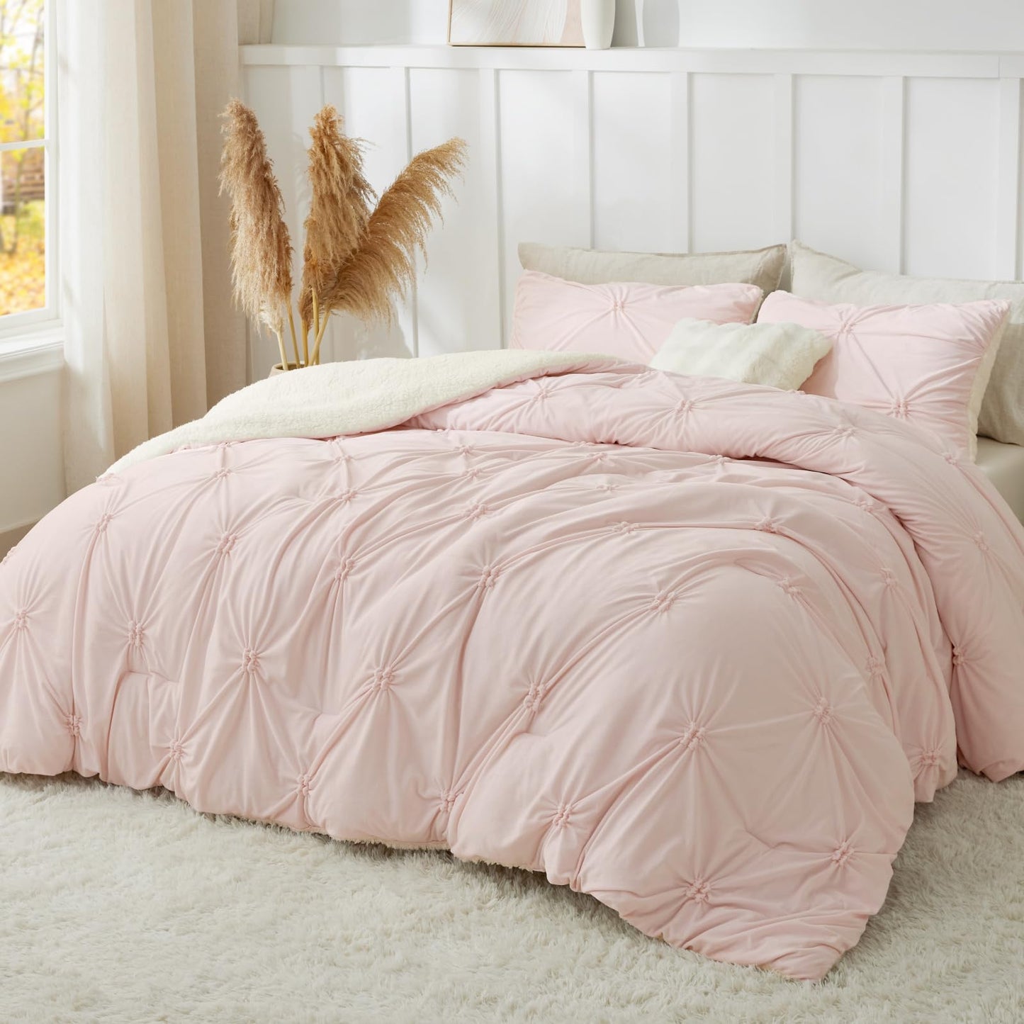 BEDELITE Pituck Fluffy Queen Comforter Set - Super Soft Sherpa Pink Comforter for Queen Size Bed, Luxury Warm Bedding Set for Winter, Fuzzy Bed Set 3 Pieces (1 Comforter, 2 Pillowcases)
